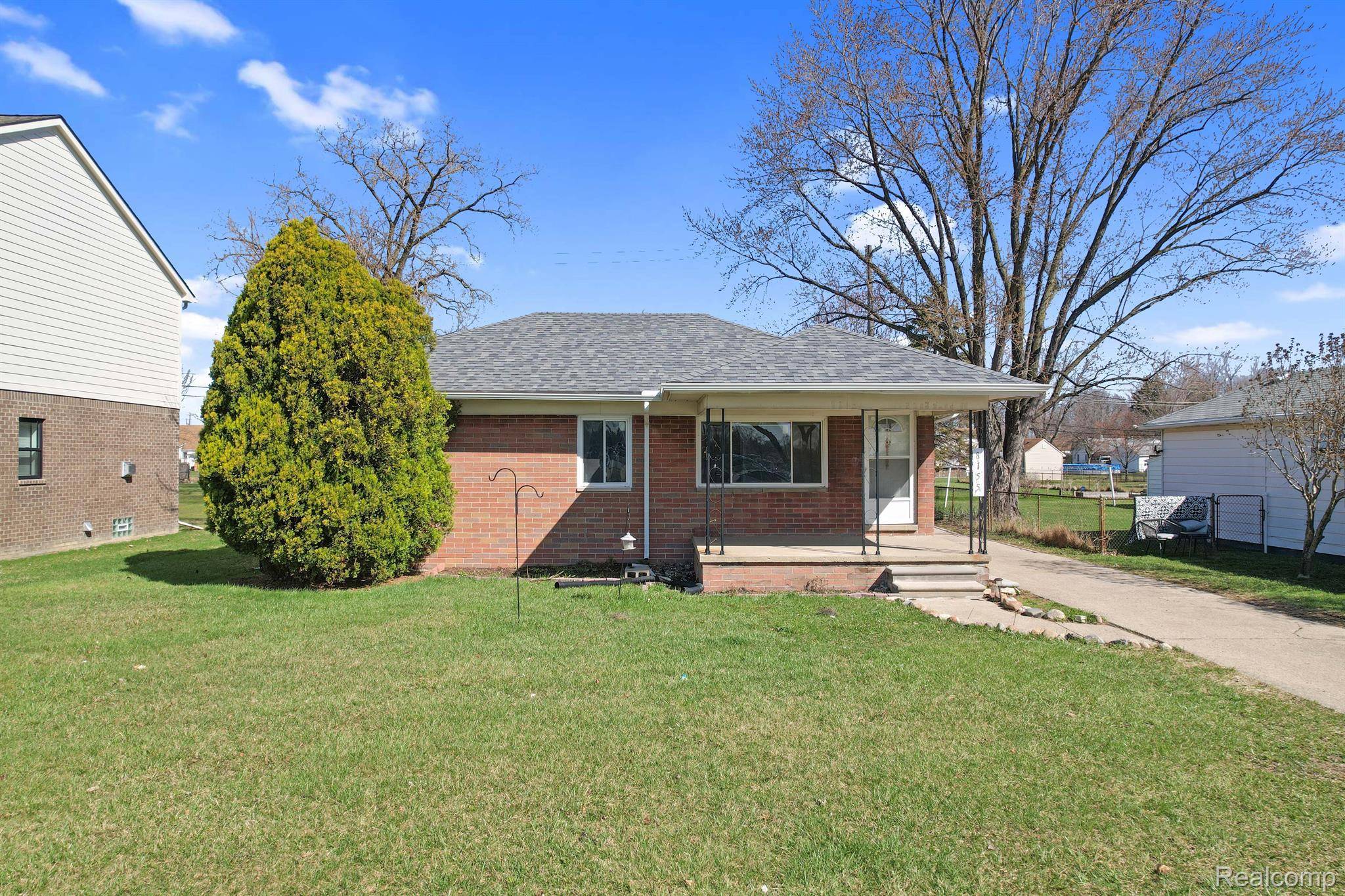 Warren, MI 48093,8155 VERMONT AVE