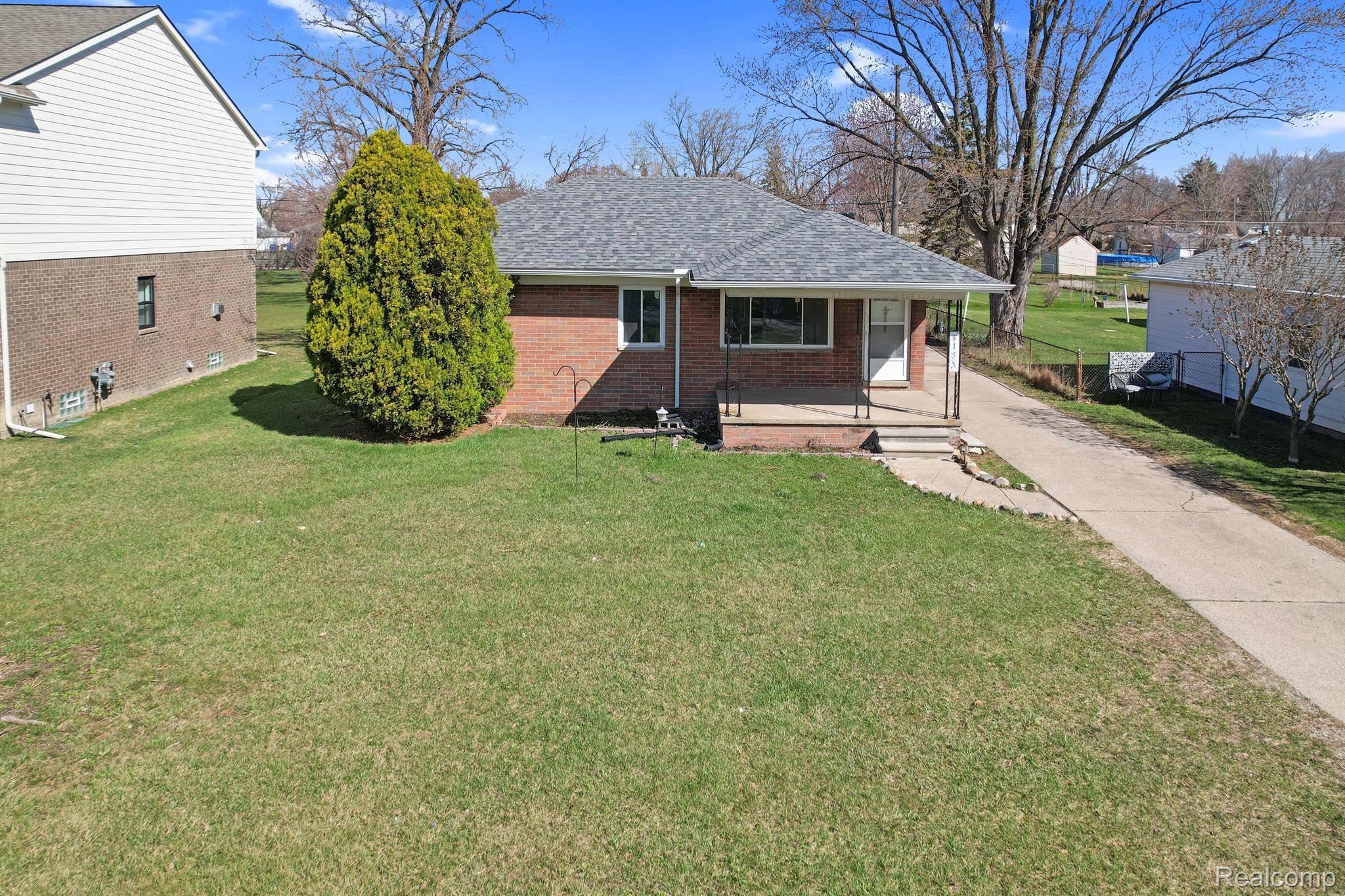 Warren, MI 48093,8155 VERMONT AVE