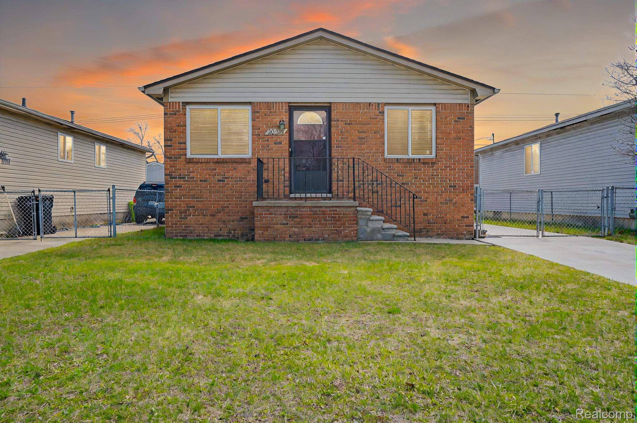 Roseville, MI 48066,20220 E 14 MILE RD