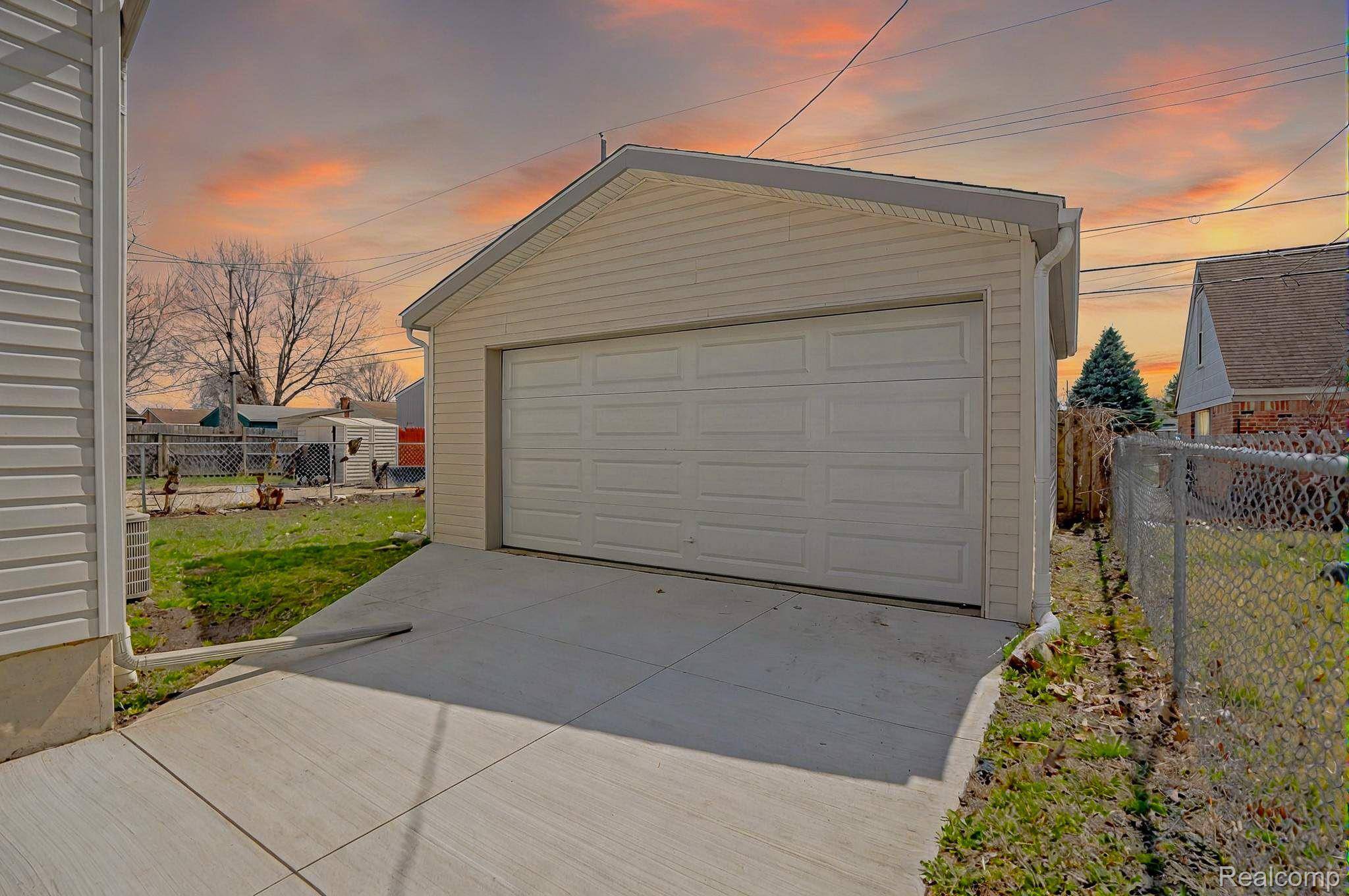 Roseville, MI 48066,20220 E 14 MILE RD