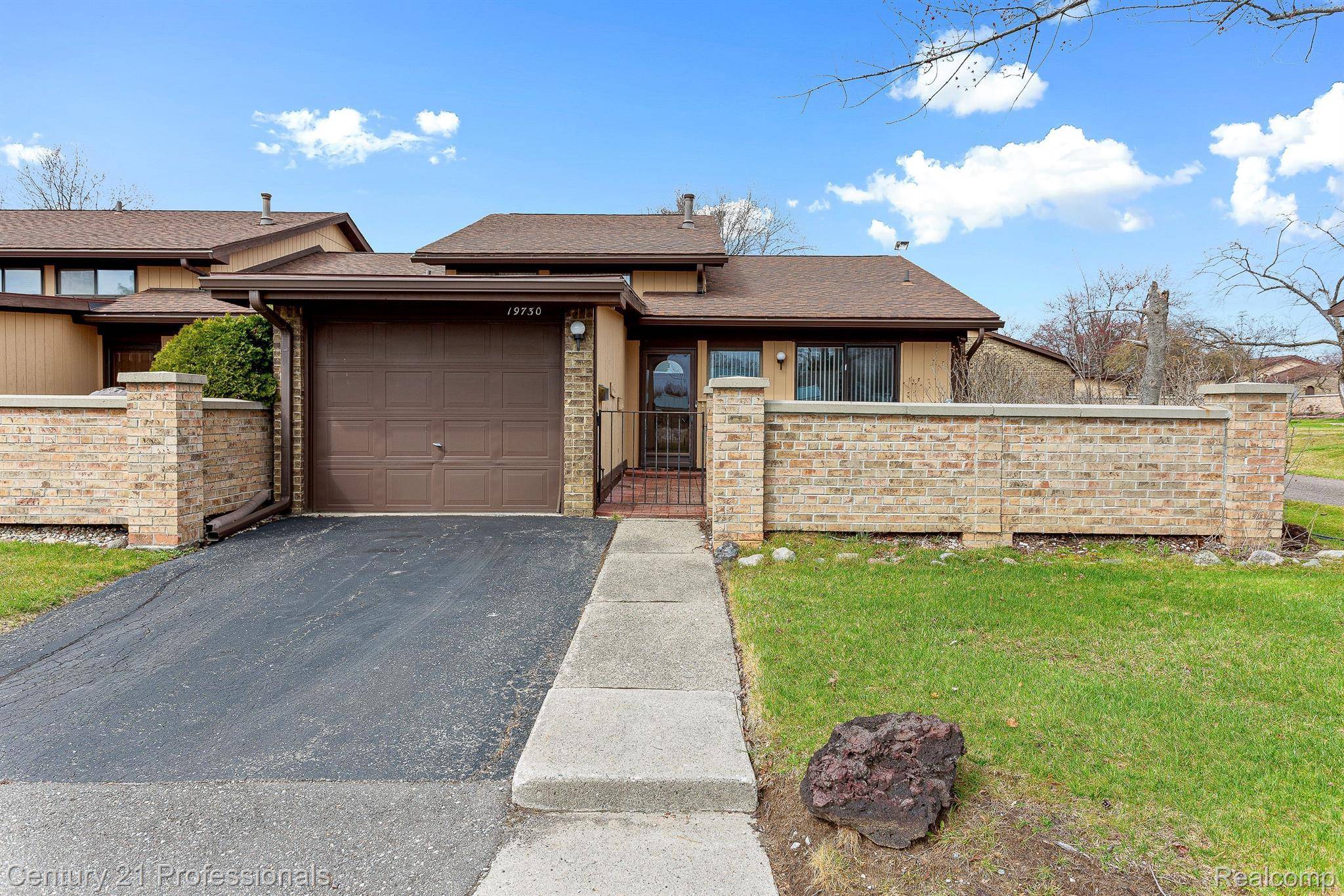 Southfield, MI 48076,19730 VILLA DR S