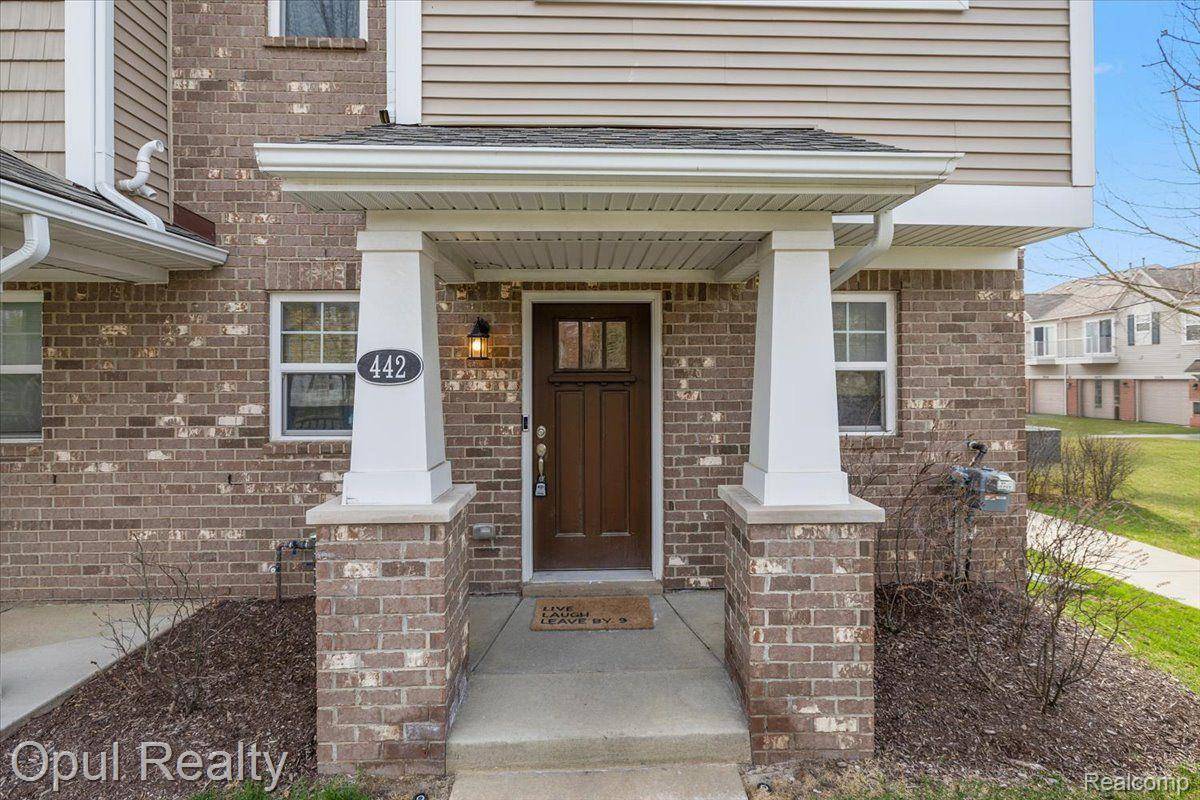 Wixom, MI 48393,442 N WIXOM RD