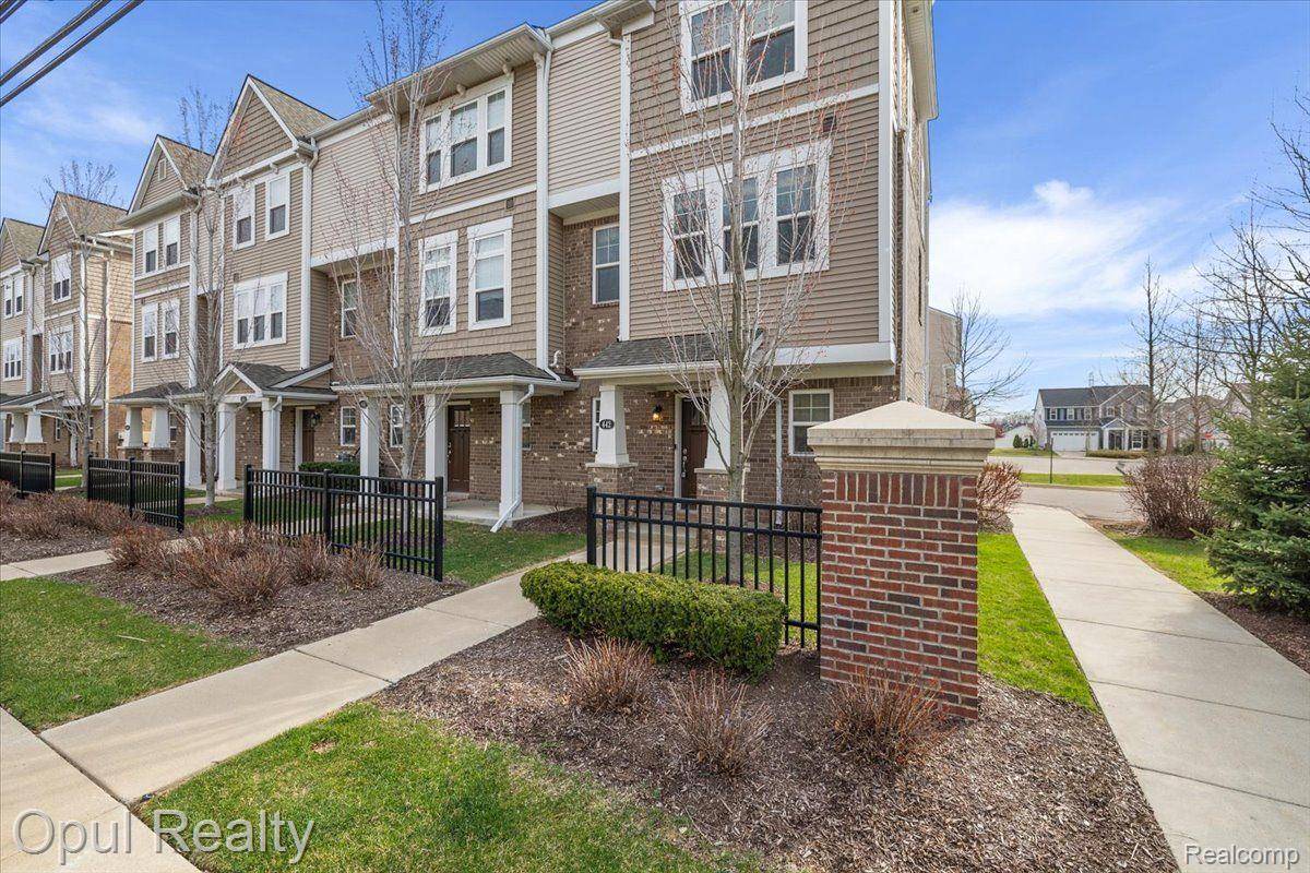 Wixom, MI 48393,442 N WIXOM RD