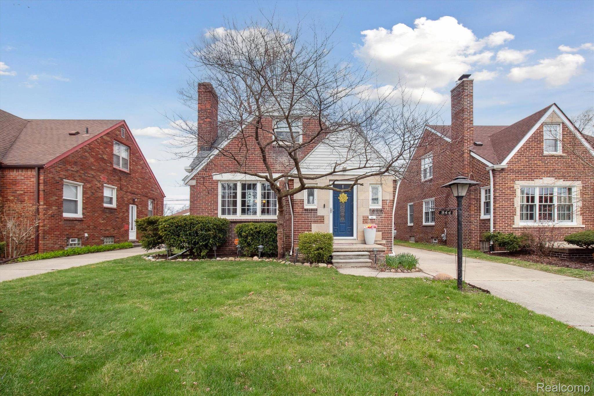 Lincoln Park, MI 48146,944 NEW YORK AVE