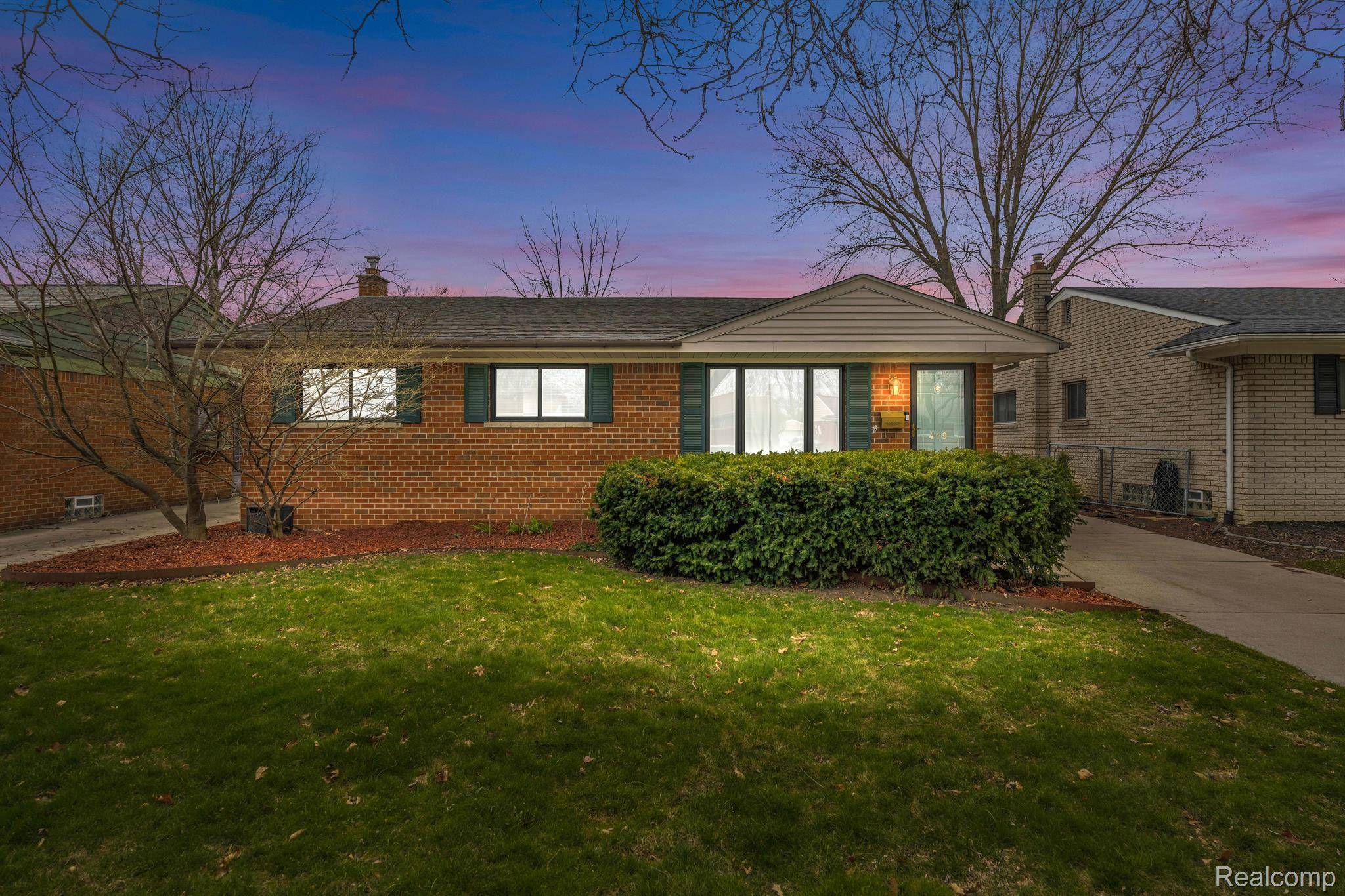 Clawson, MI 48017,419 N WEBIK AVE