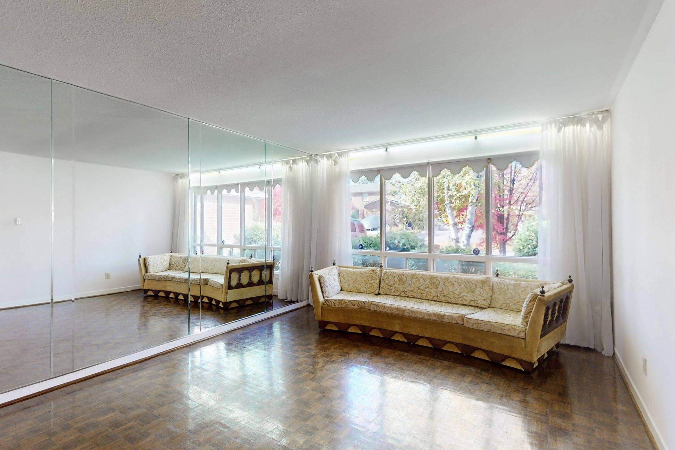 Toronto C14, ON M2M 3N9,35 Nevada AVE