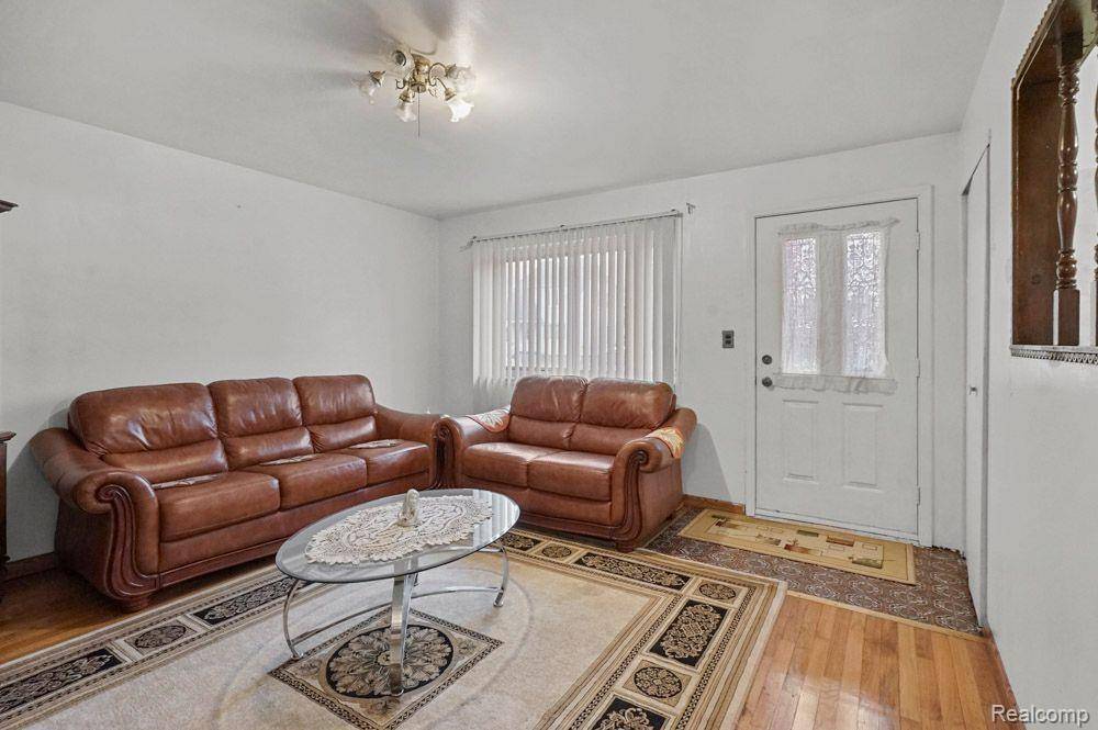 Warren, MI 48093,32189 RUEHLE AVE