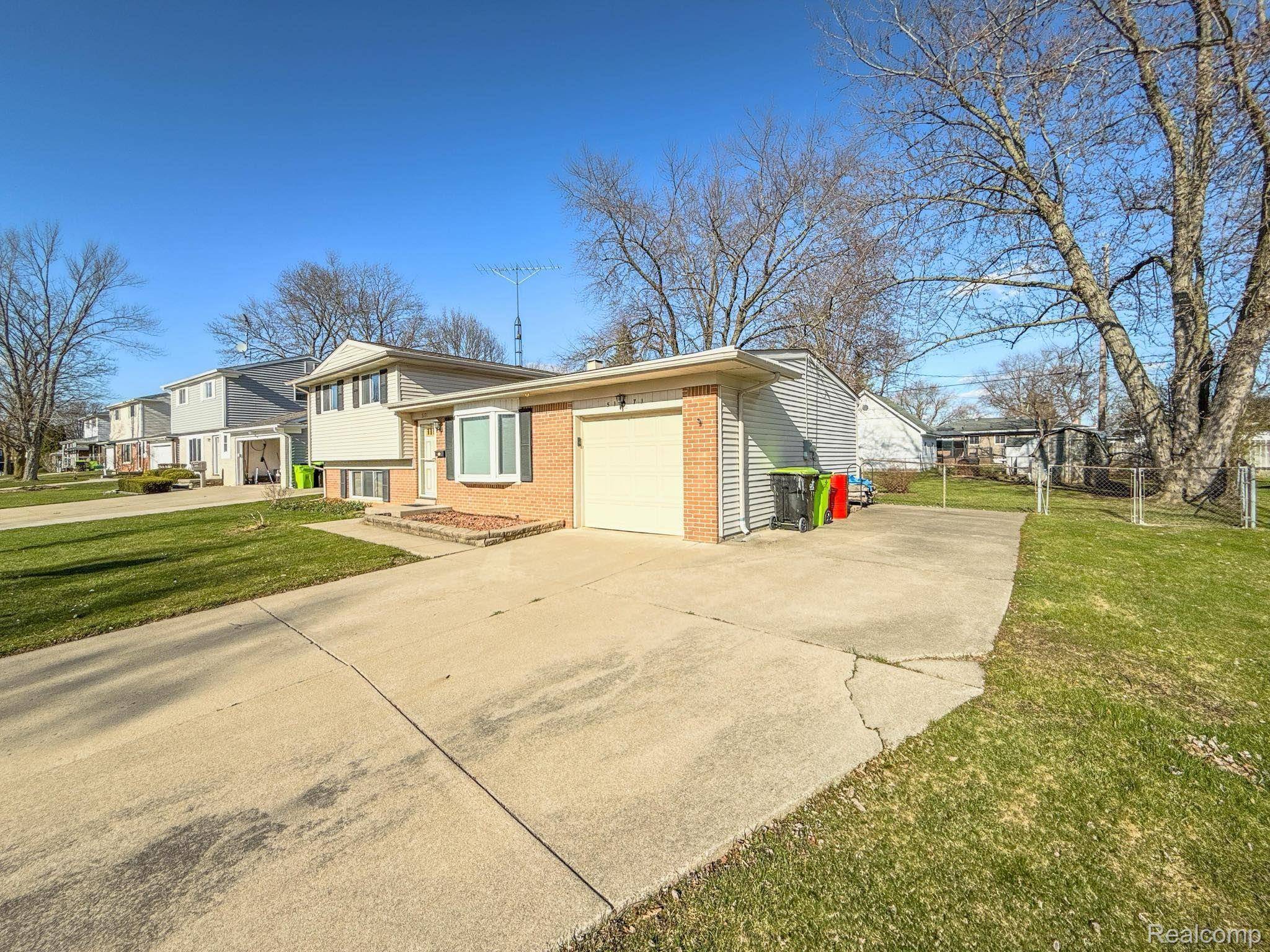 Swartz Creek, MI 48473,5171 OAKVIEW DR