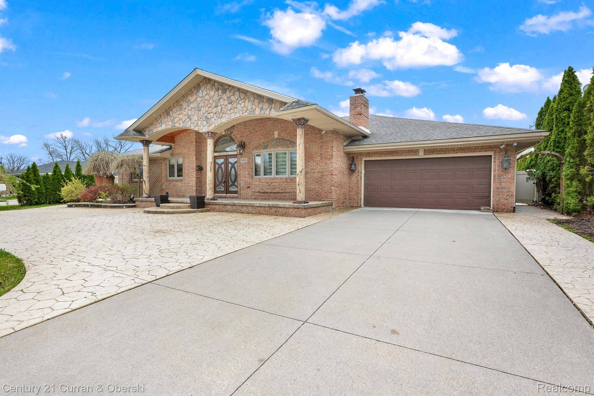 Dearborn Heights, MI 48127,21335 HICKORYWOOD