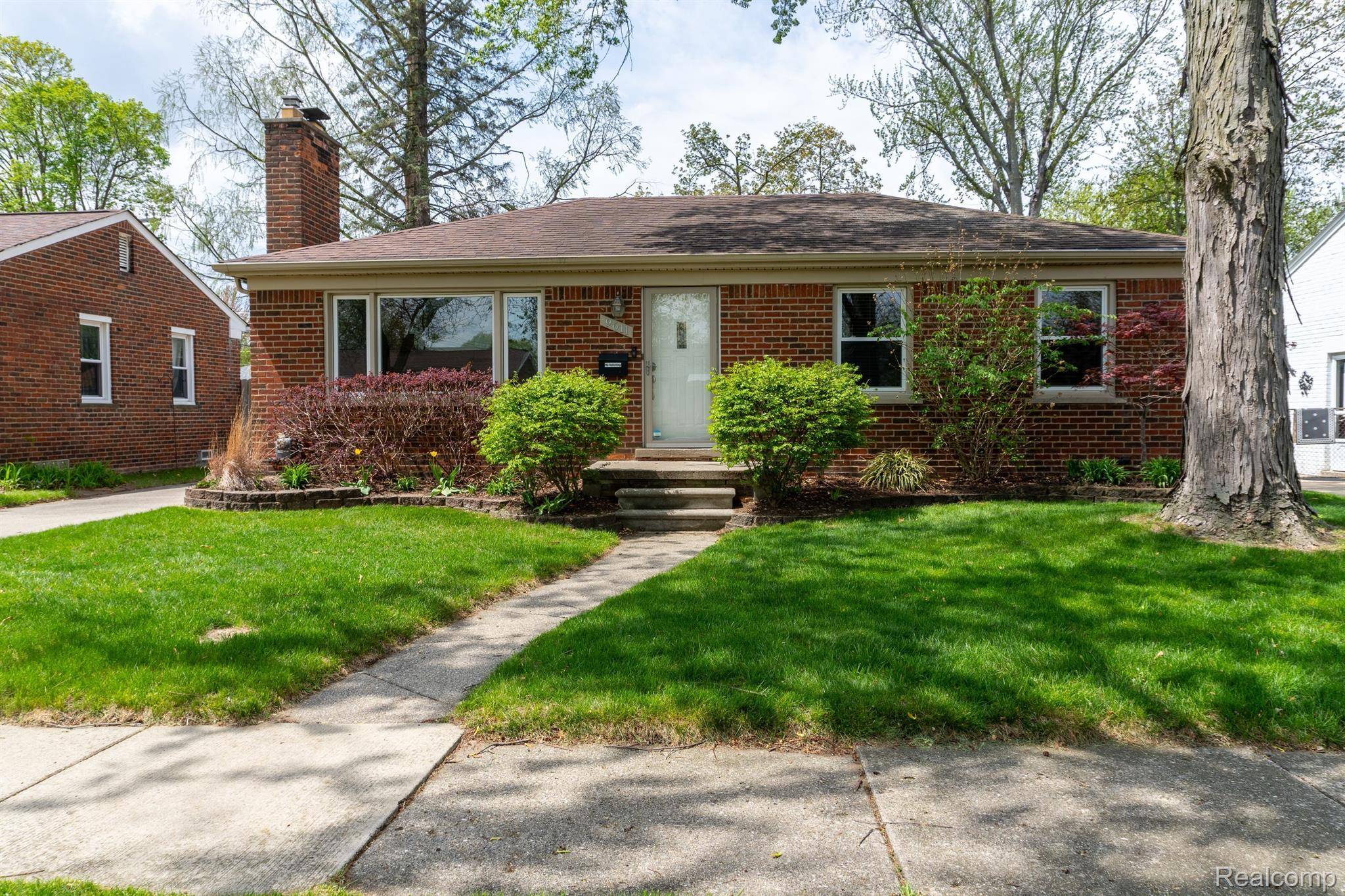 Livonia, MI 48150,9611 ROSELAND ST