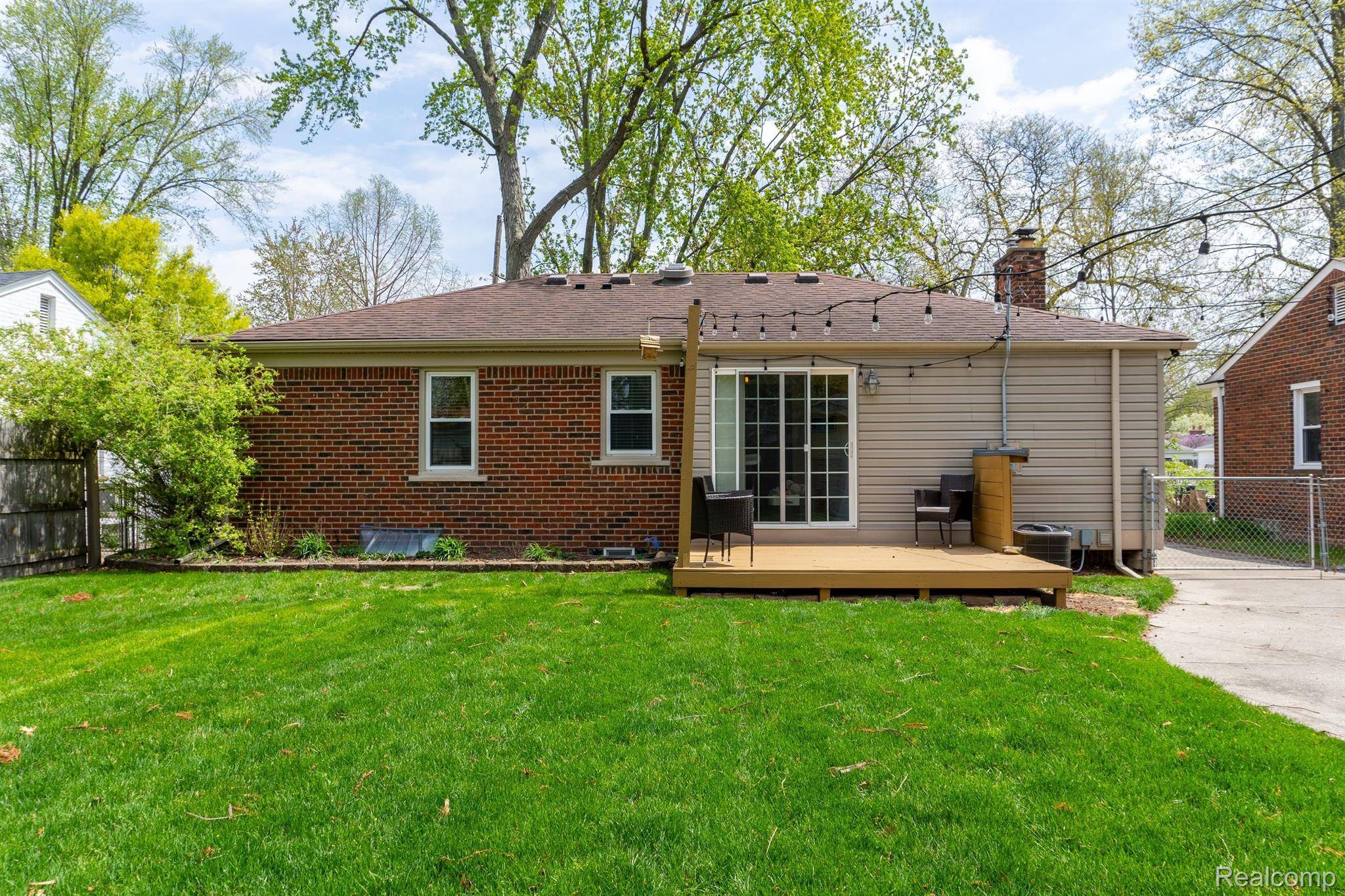 Livonia, MI 48150,9611 ROSELAND ST