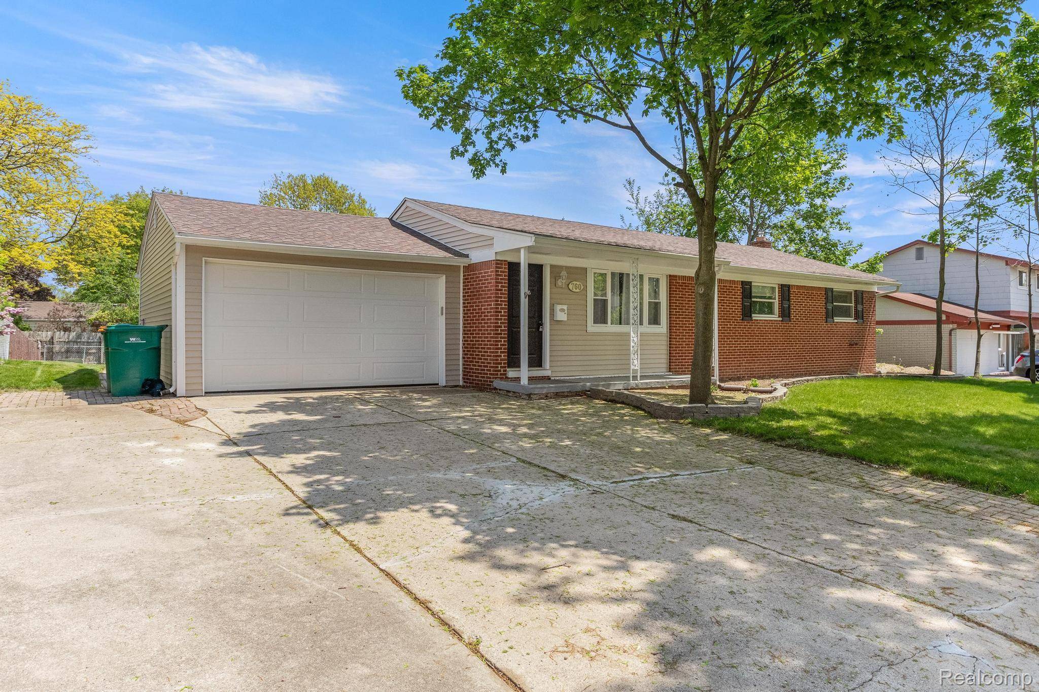 Saline, MI 48176,760 BASSETT DR