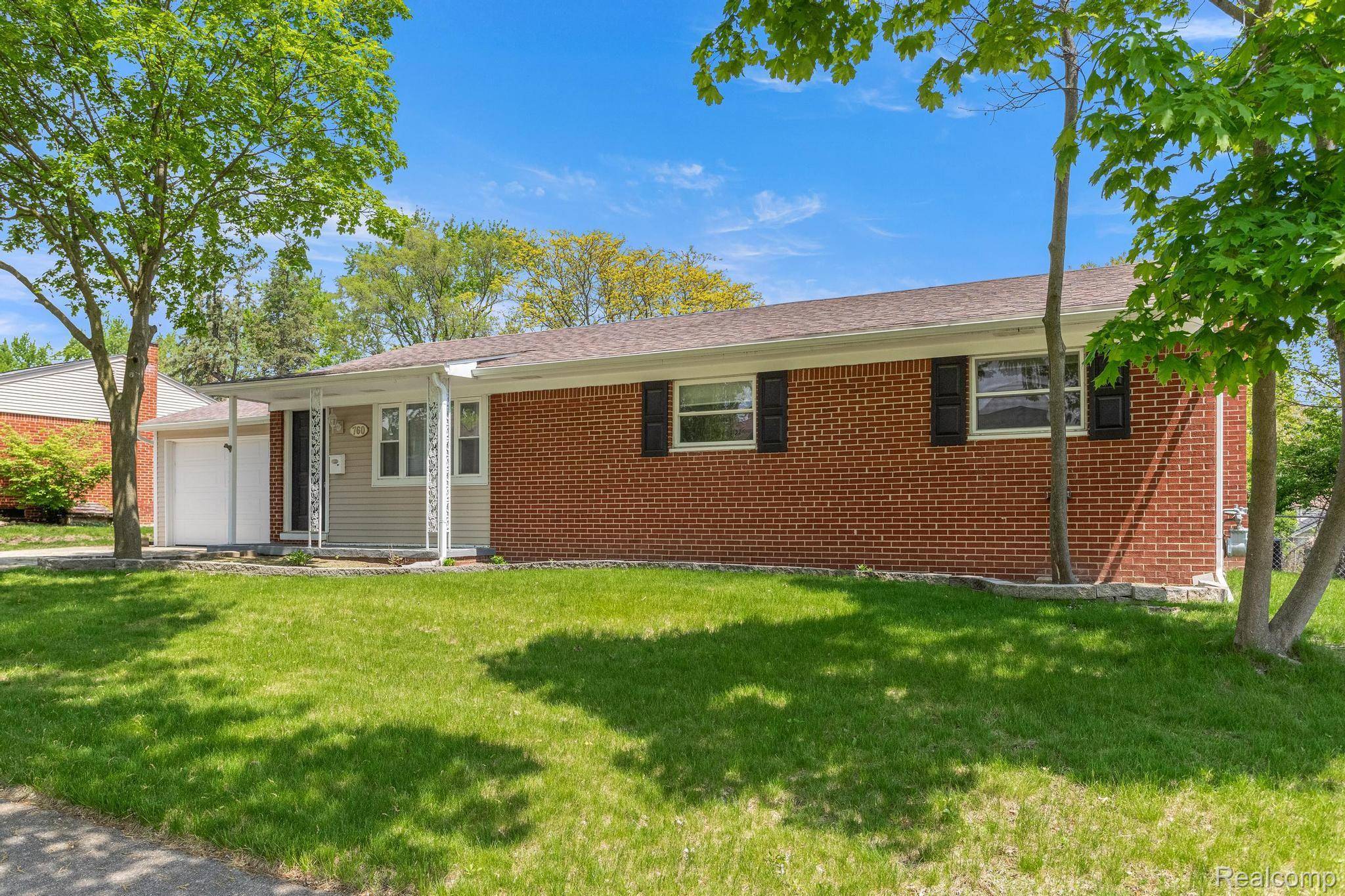 Saline, MI 48176,760 BASSETT DR