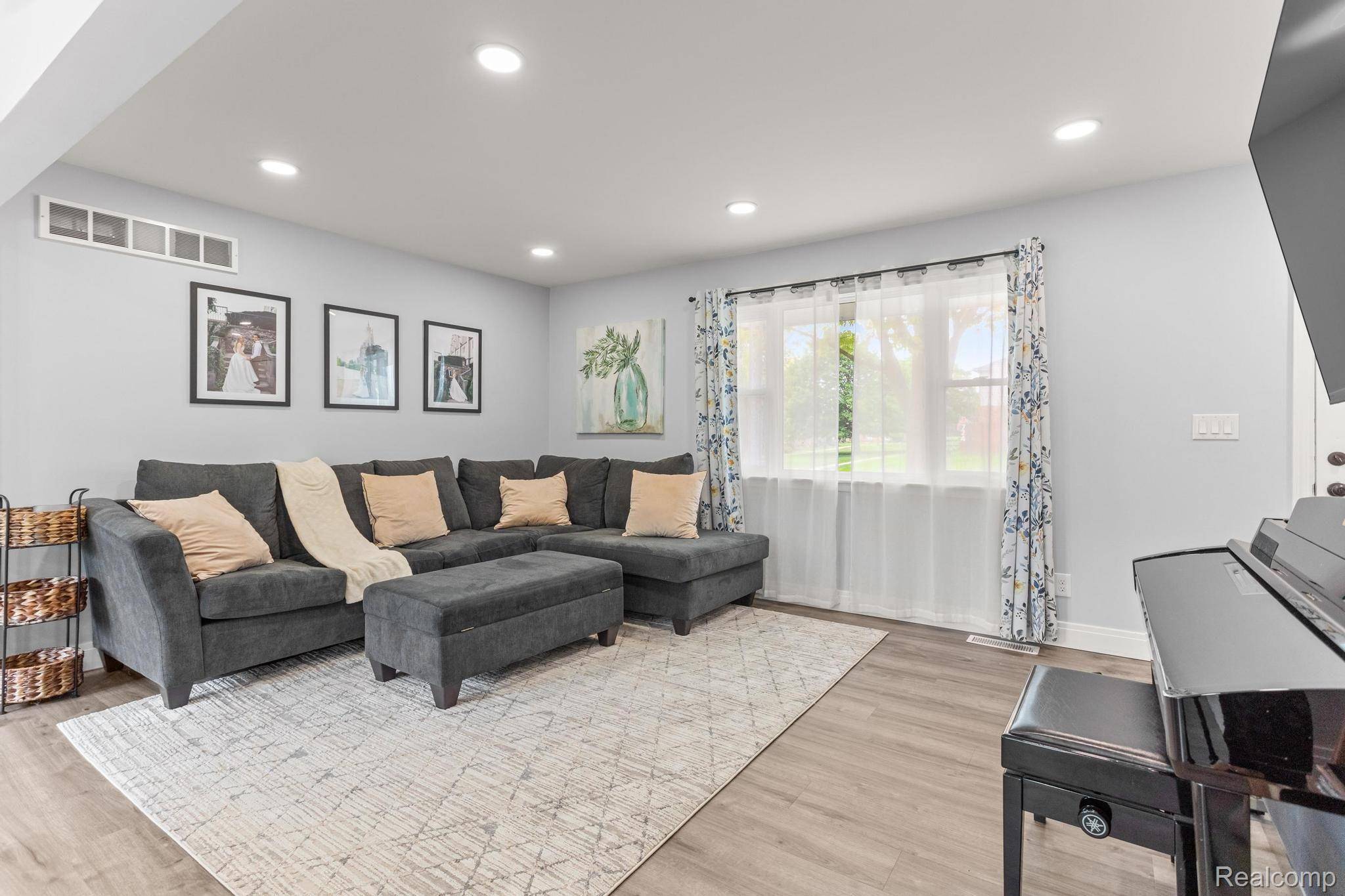 Saline, MI 48176,760 BASSETT DR