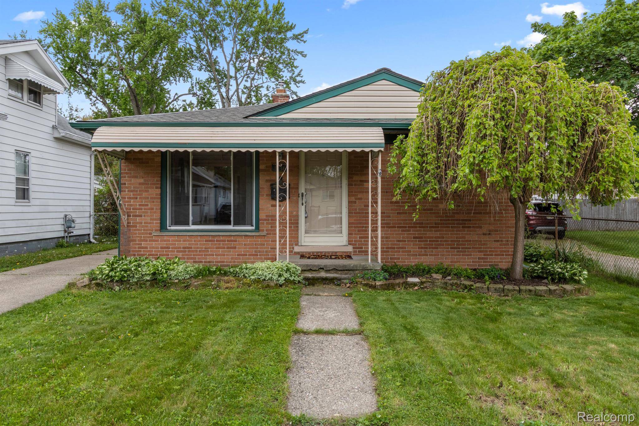 Hazel Park, MI 48030,1236 E HARRY AVE