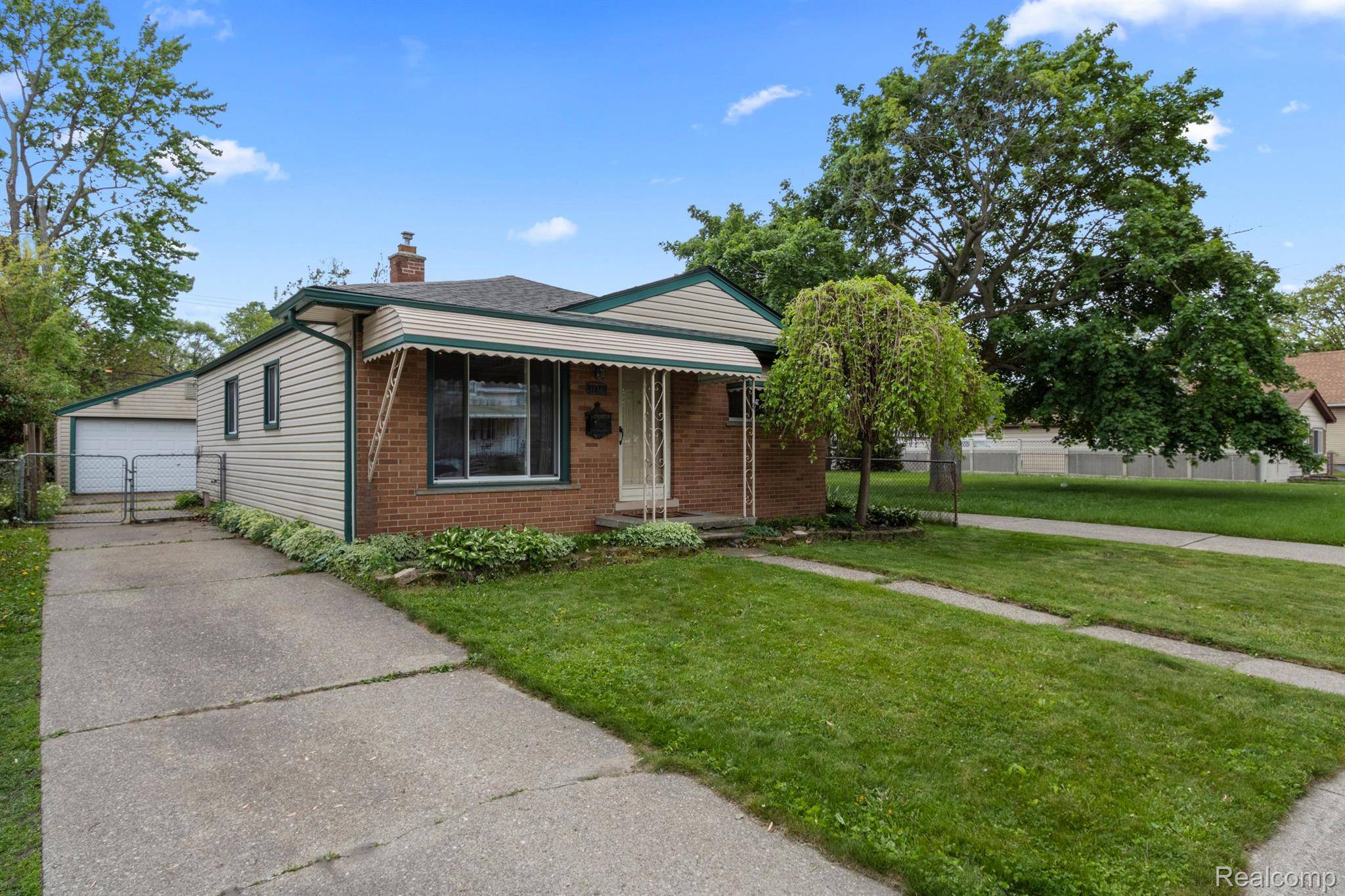 Hazel Park, MI 48030,1236 E HARRY AVE