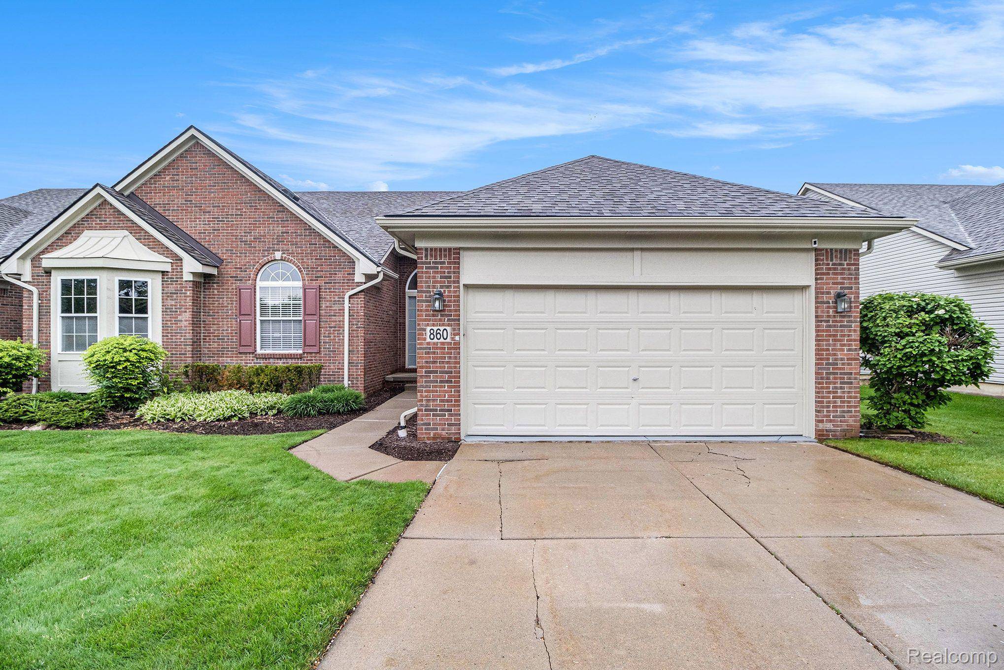 Commerce Twp, MI 48390,860 WOODHAVEN DR