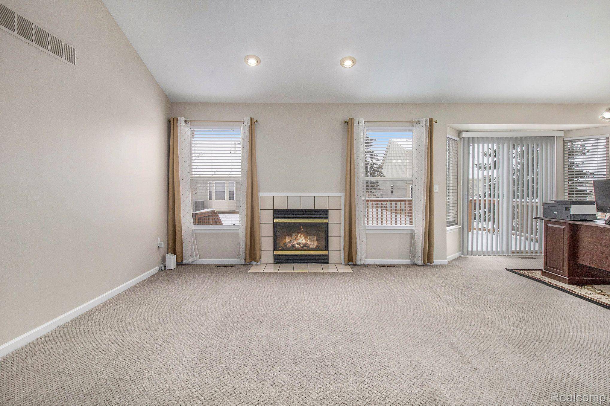 Commerce Twp, MI 48390,860 WOODHAVEN DR