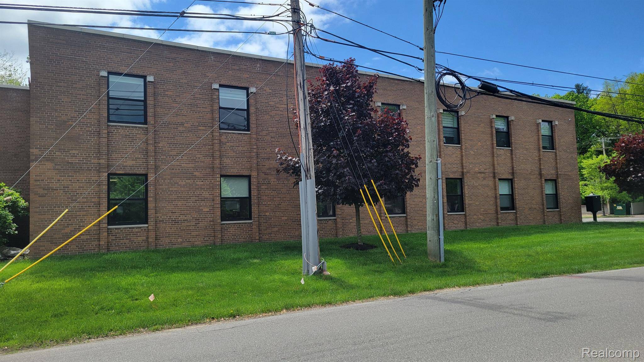 Southfield, MI 48075,23875 NORTHWESTERN HWY ##A & or #B