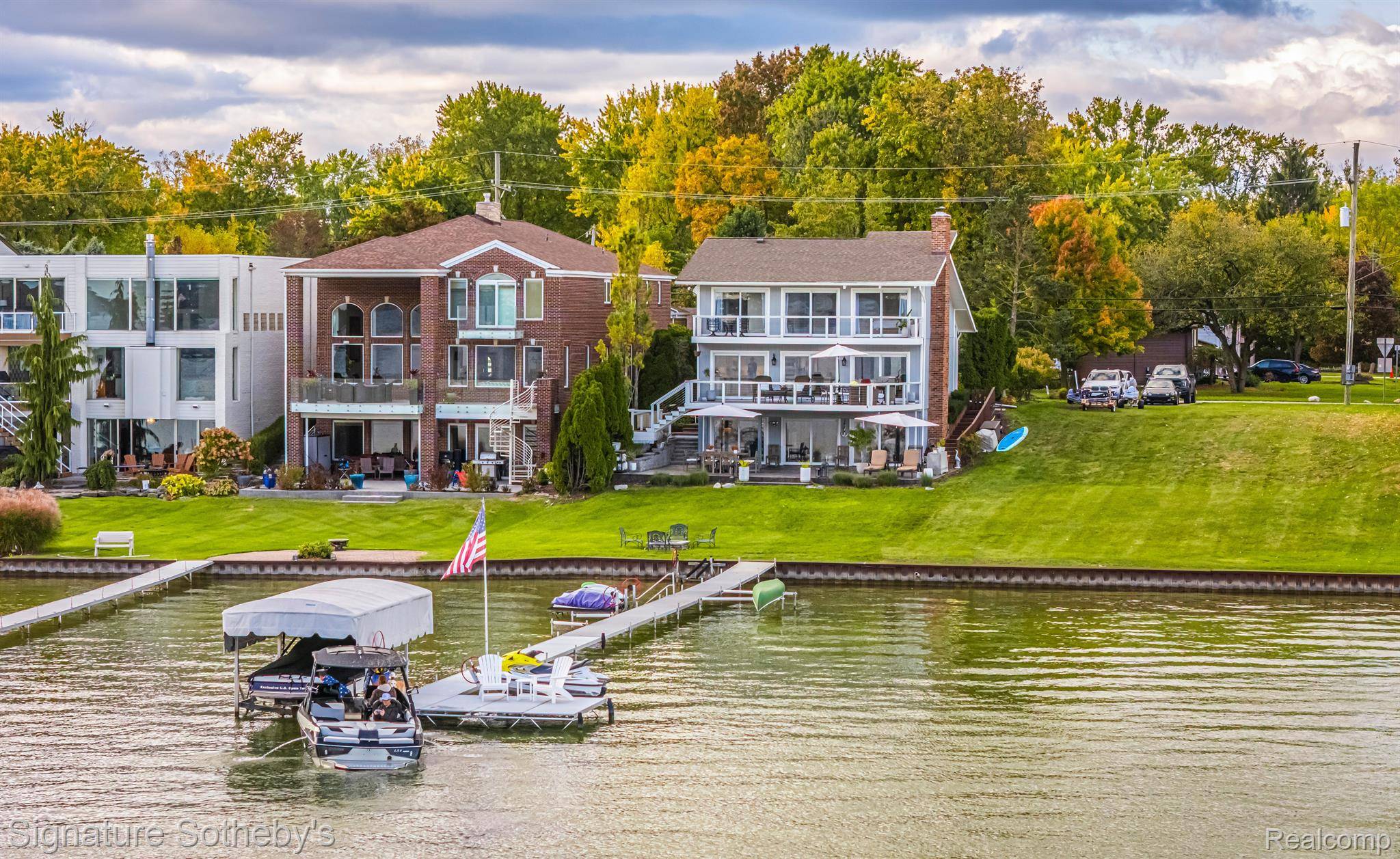 Waterford, MI 48328,3885 LAKE FRONT ST