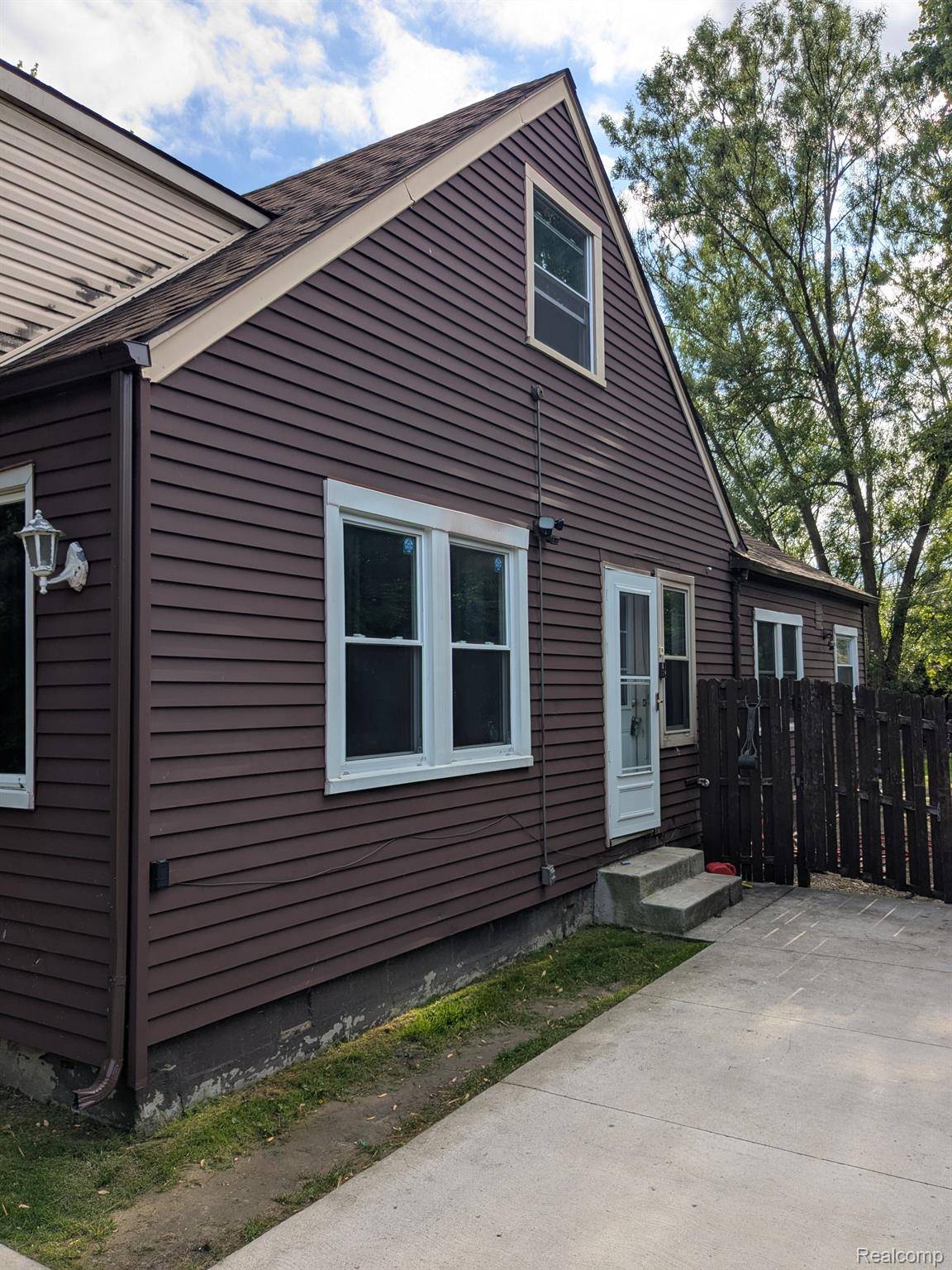 Dearborn Heights, MI 48125,4208 CROISSANT ST