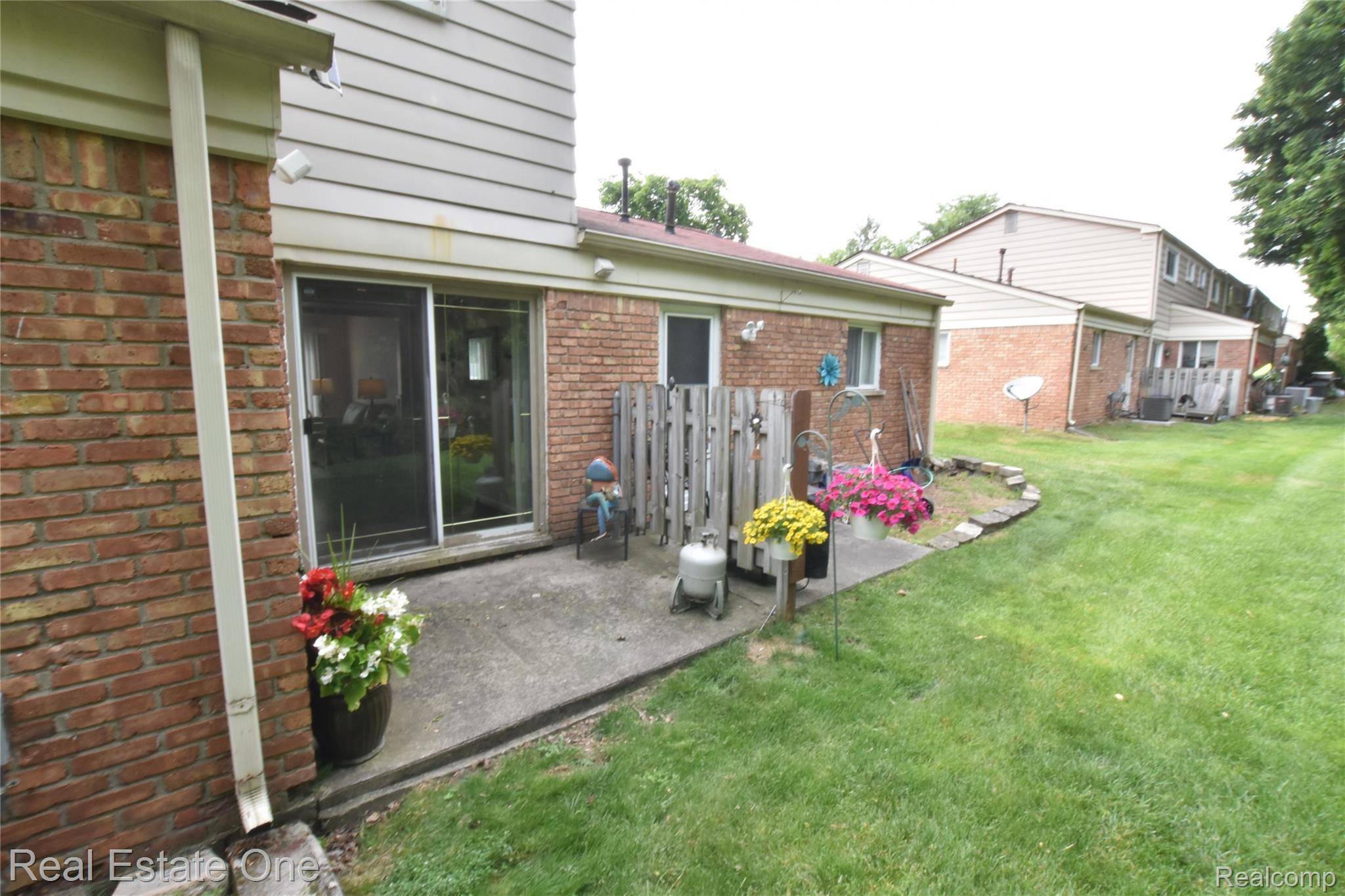 Waterford, MI 48327,1350 Laurel Valley DR