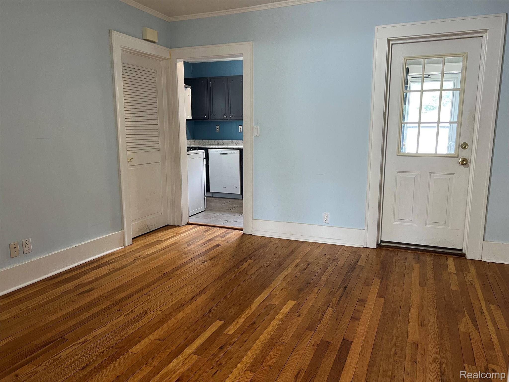 Center Line, MI 48015,8467 Central ST