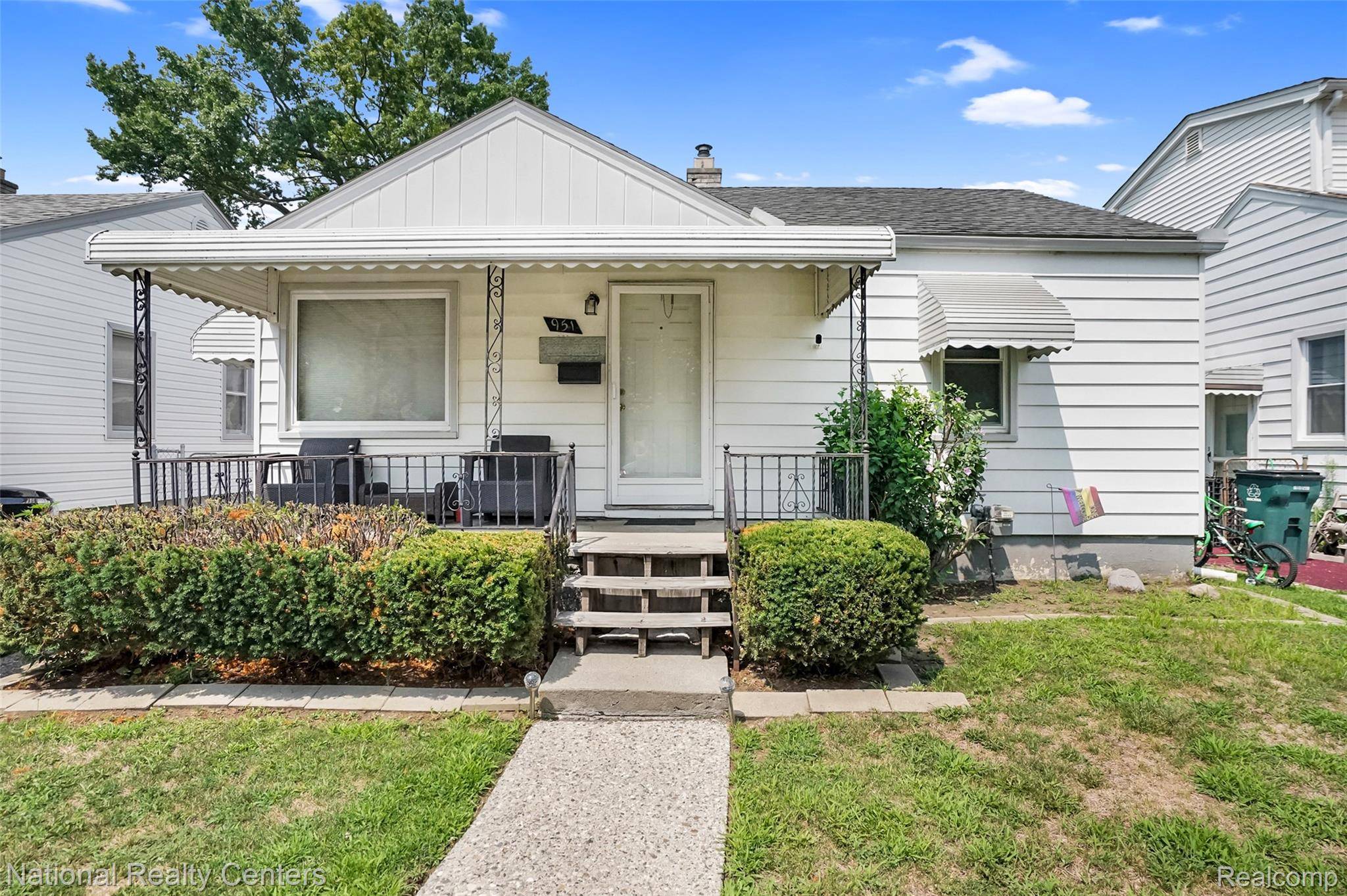 Hazel Park, MI 48030,951 E Garfield AVE