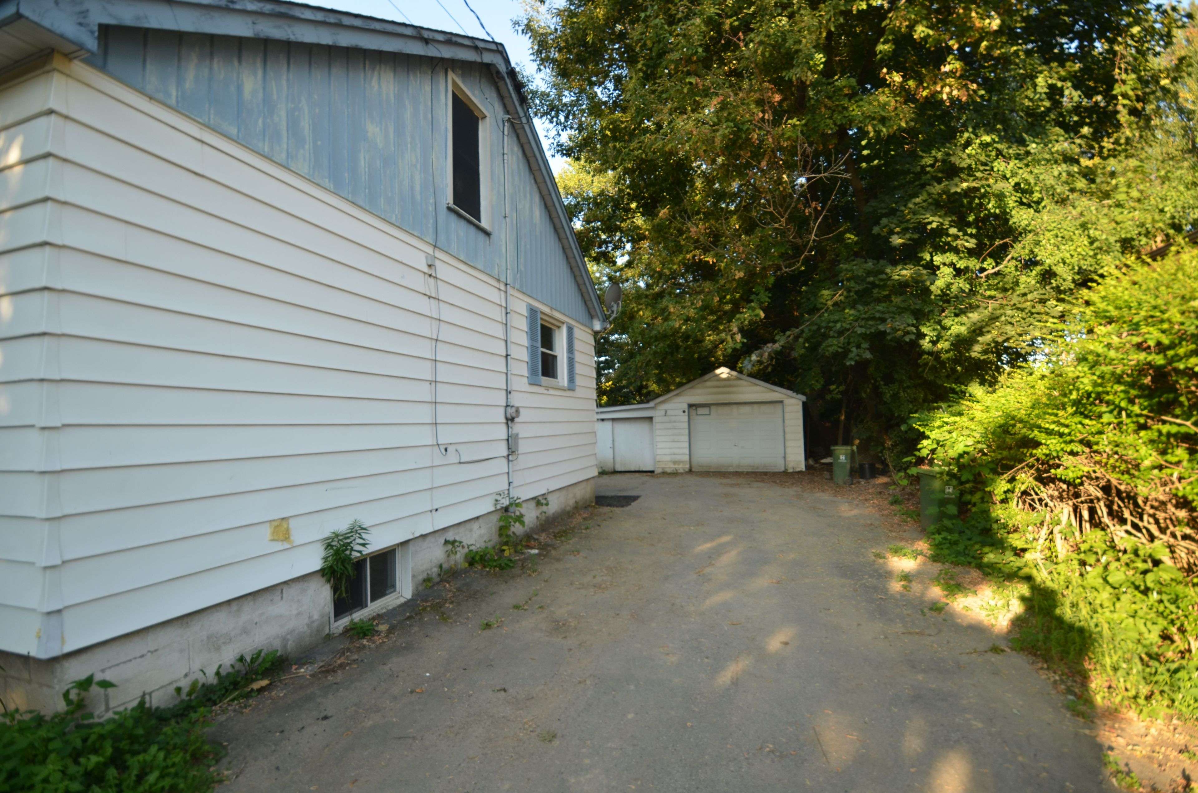 Hamilton, ON L9G 3K9,490 Springbrook AVE