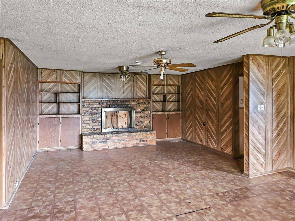 Evant, TX 76525,369 N Bell