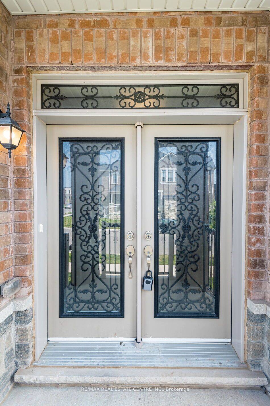 Hamilton, ON L8B 1Y6,62 Granite Ridge TRL