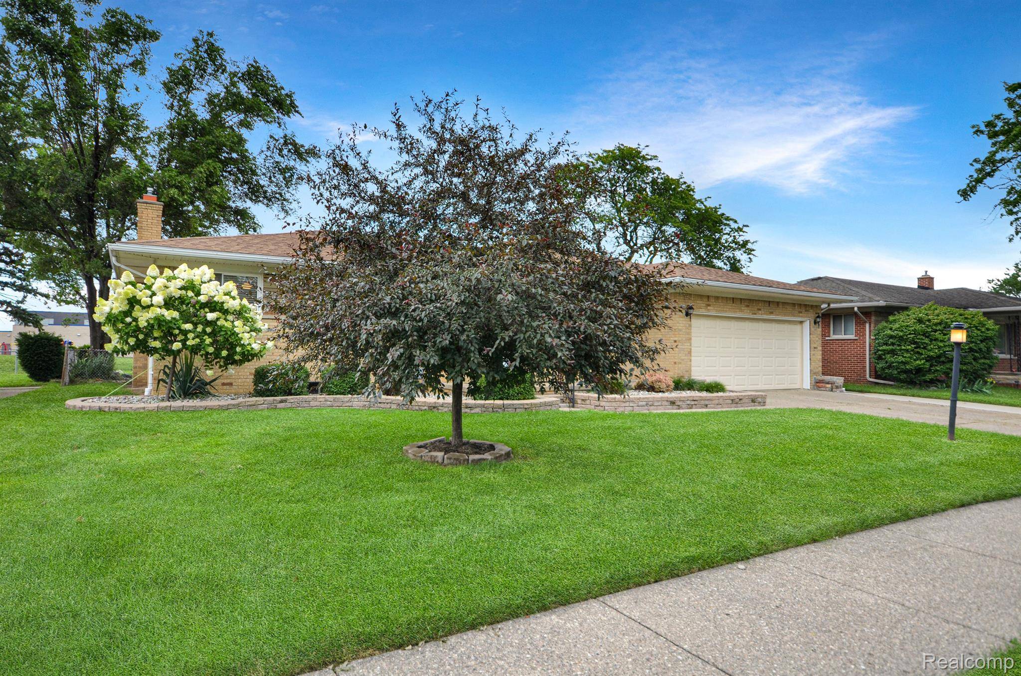 Center Line, MI 48015,8585 Helen