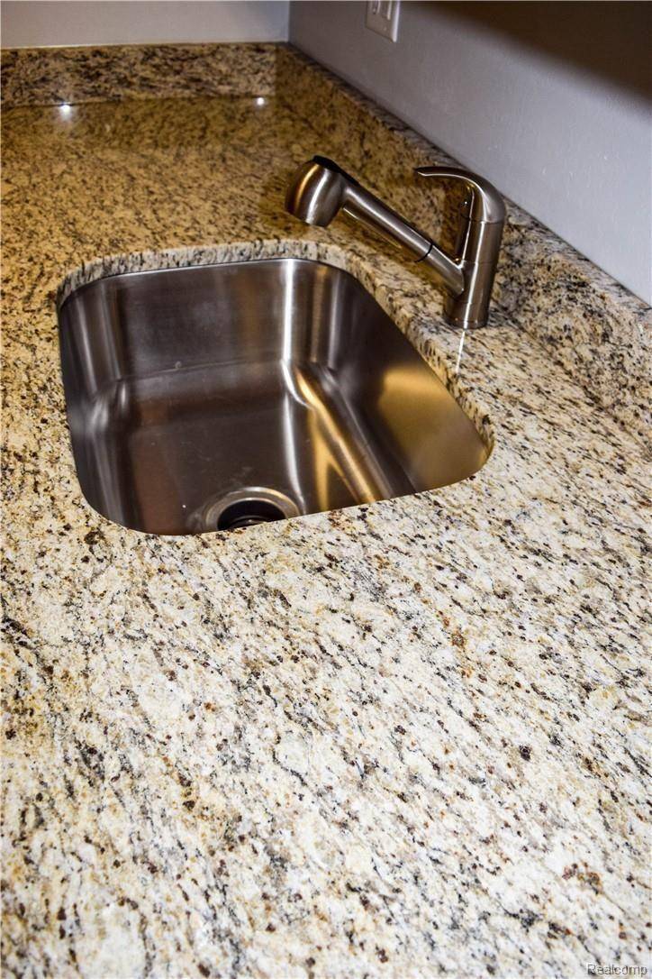 Allen Park, MI 48101,10050 ALLEN POINTE DR