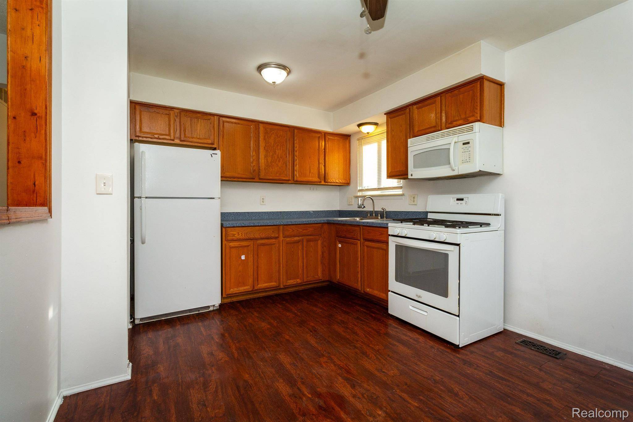 Redford, MI 48240,18644 KINLOCH ST