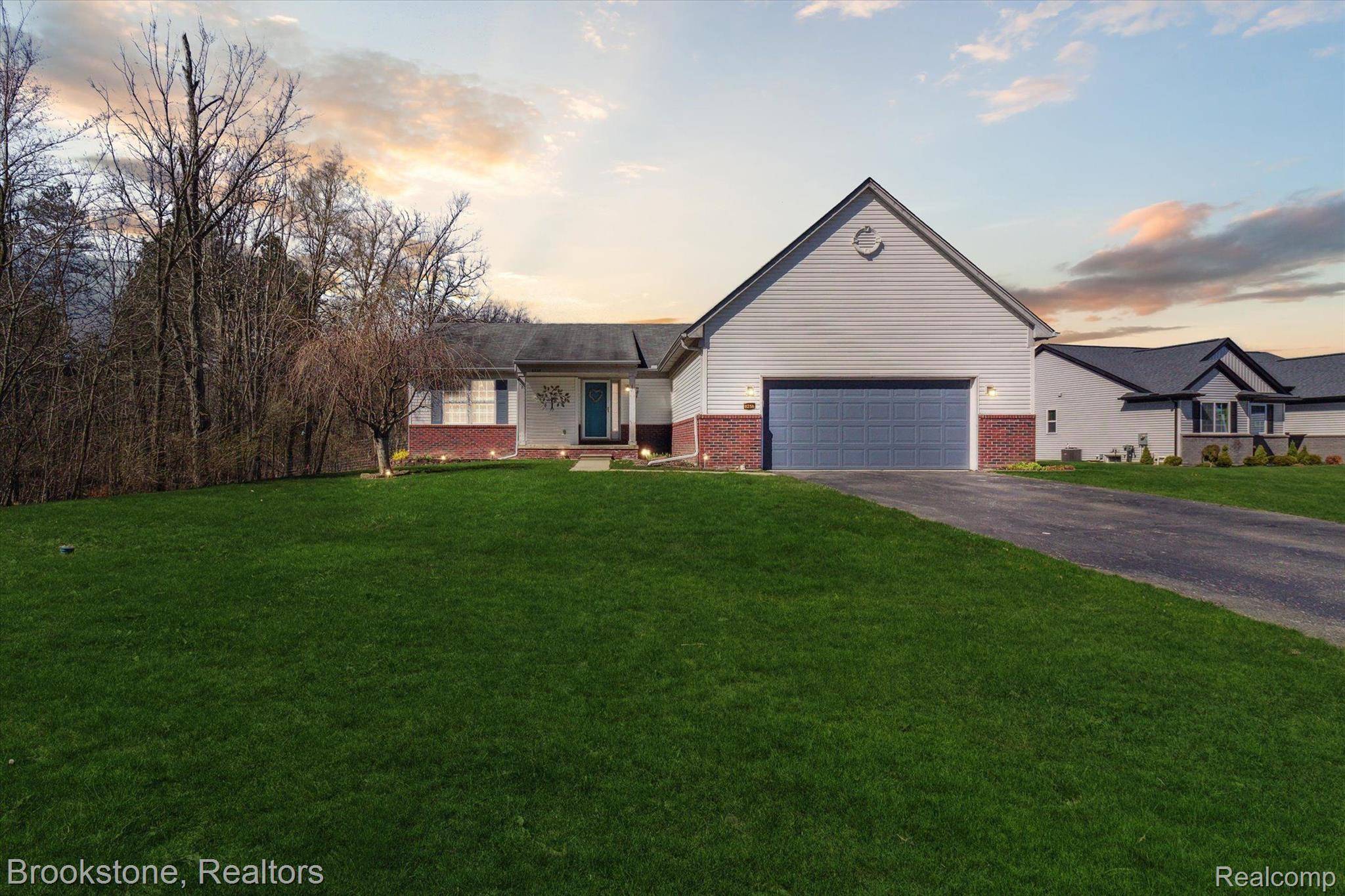 Grand Blanc, MI 48439,8258 HIDDEN COVE CT