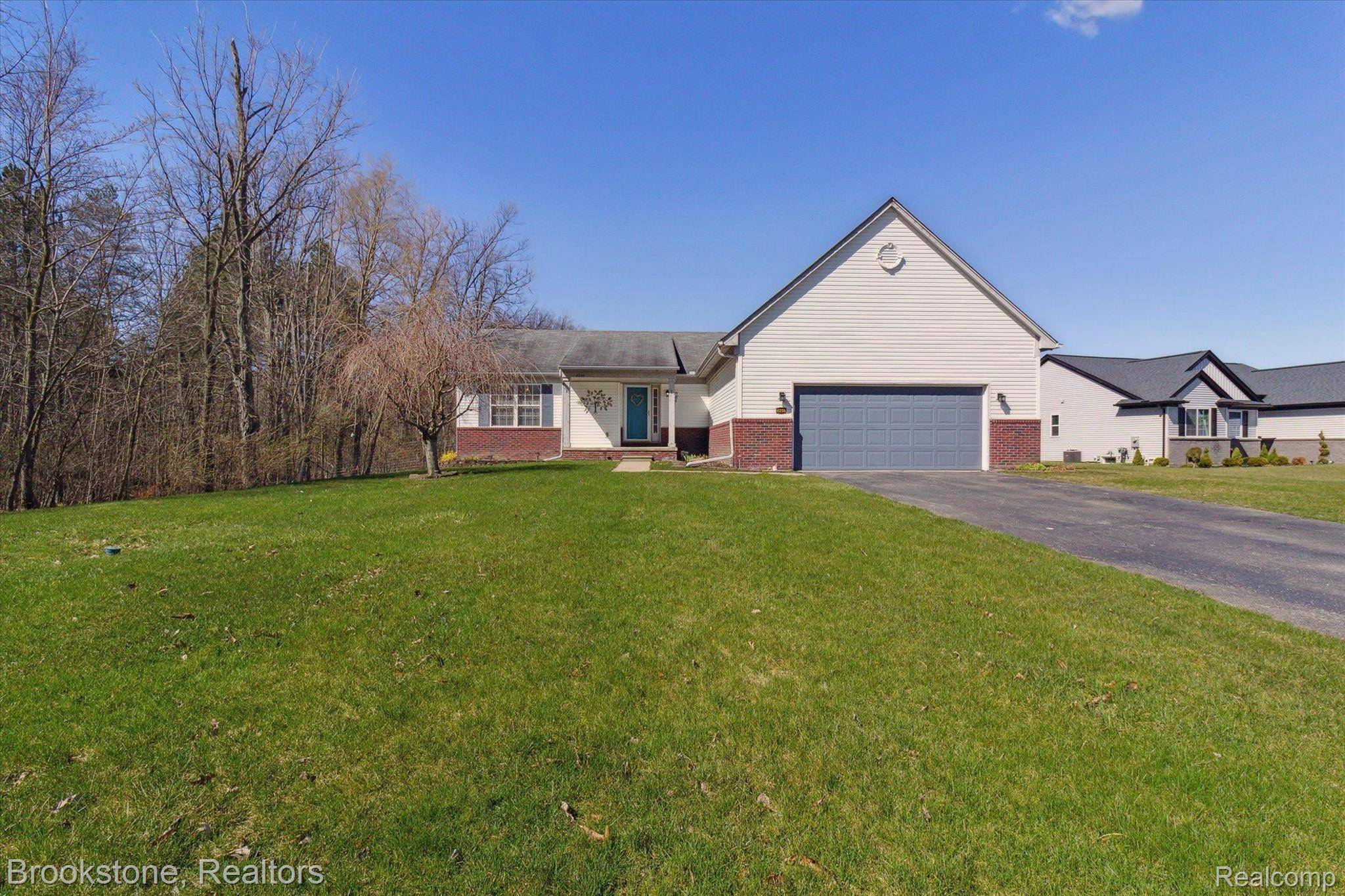 Grand Blanc, MI 48439,8258 HIDDEN COVE CT