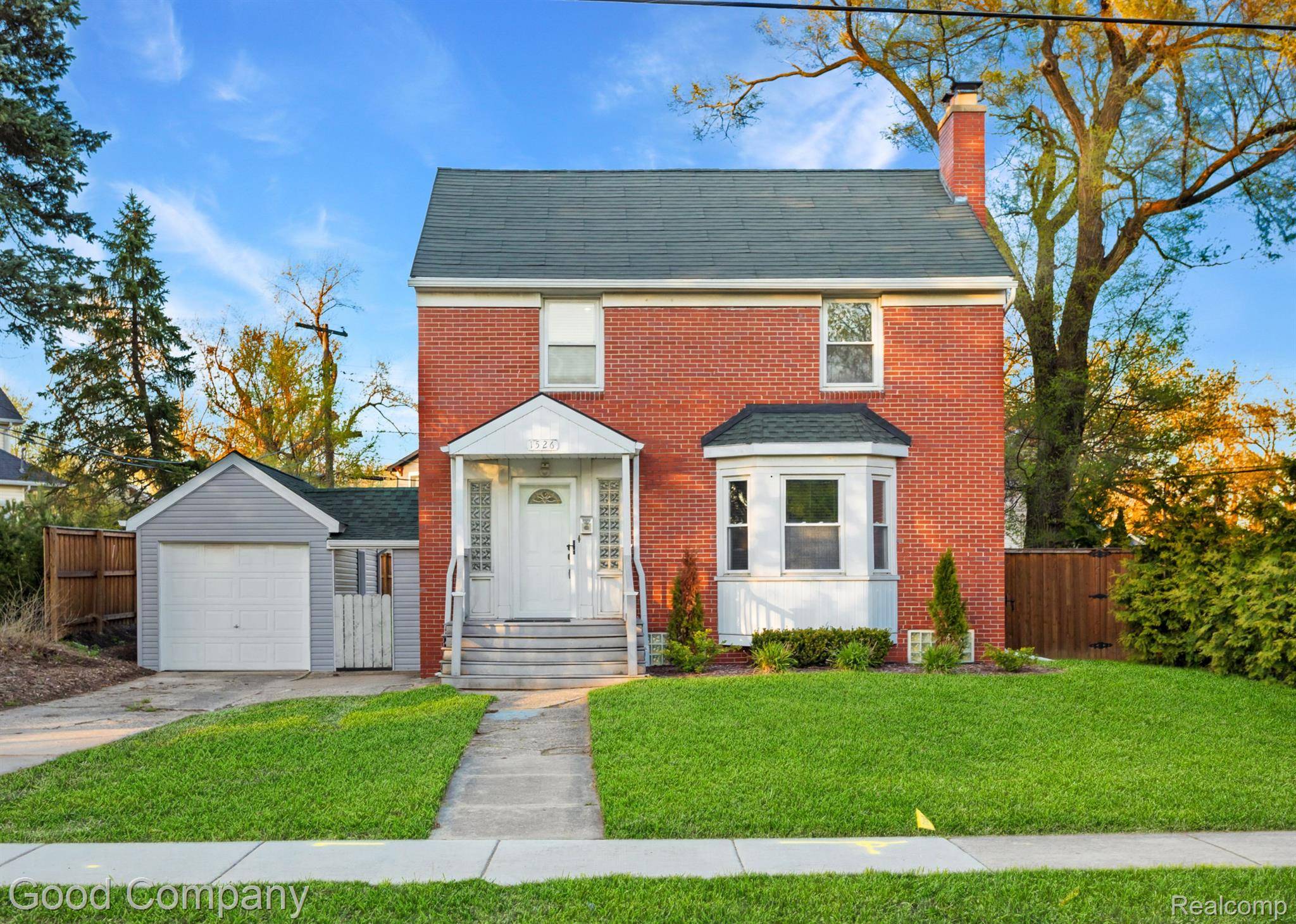 Royal Oak, MI 48067,1526 Crooks RD