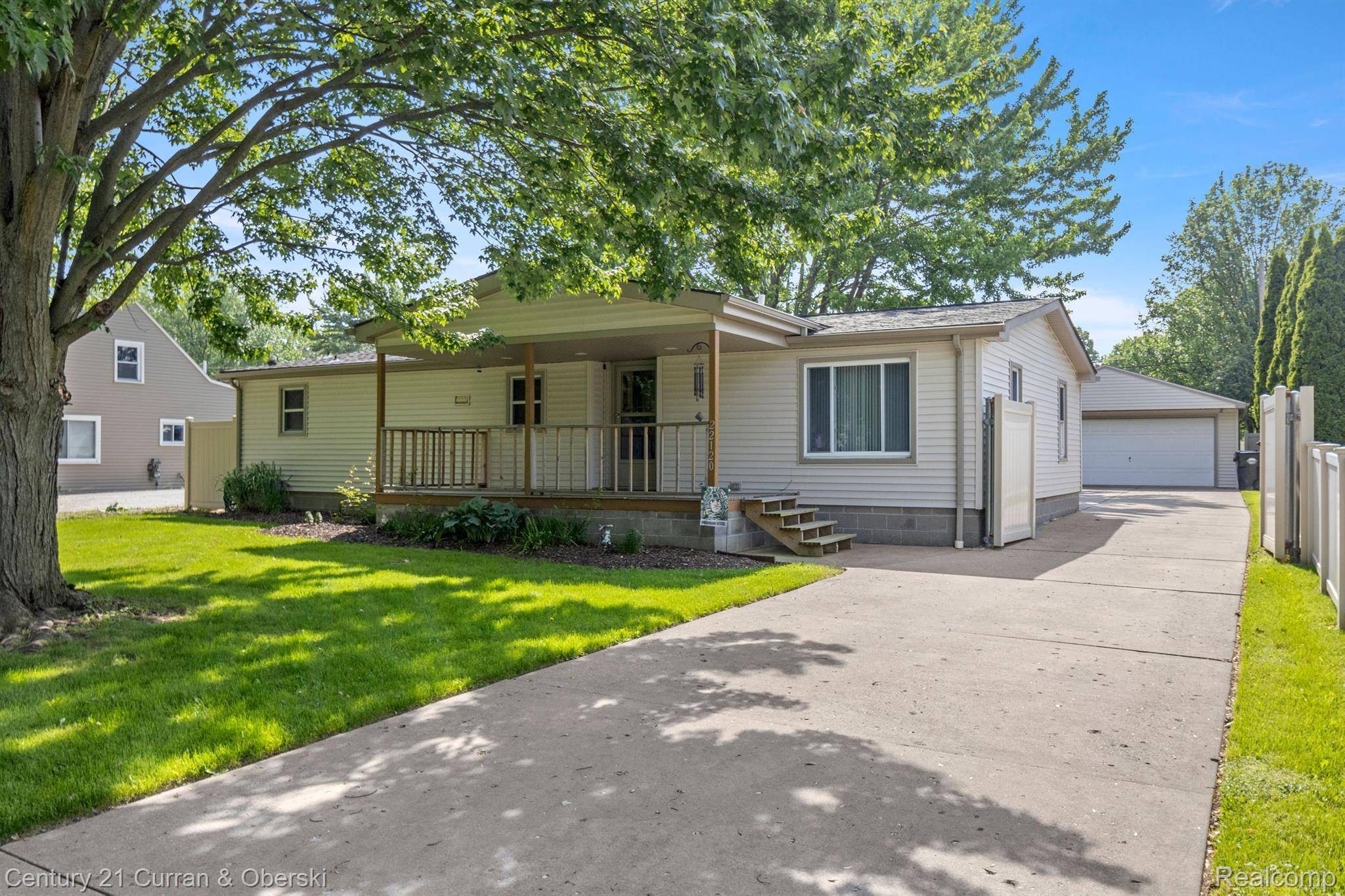 Woodhaven, MI 48183,22120 MONTEREY DR