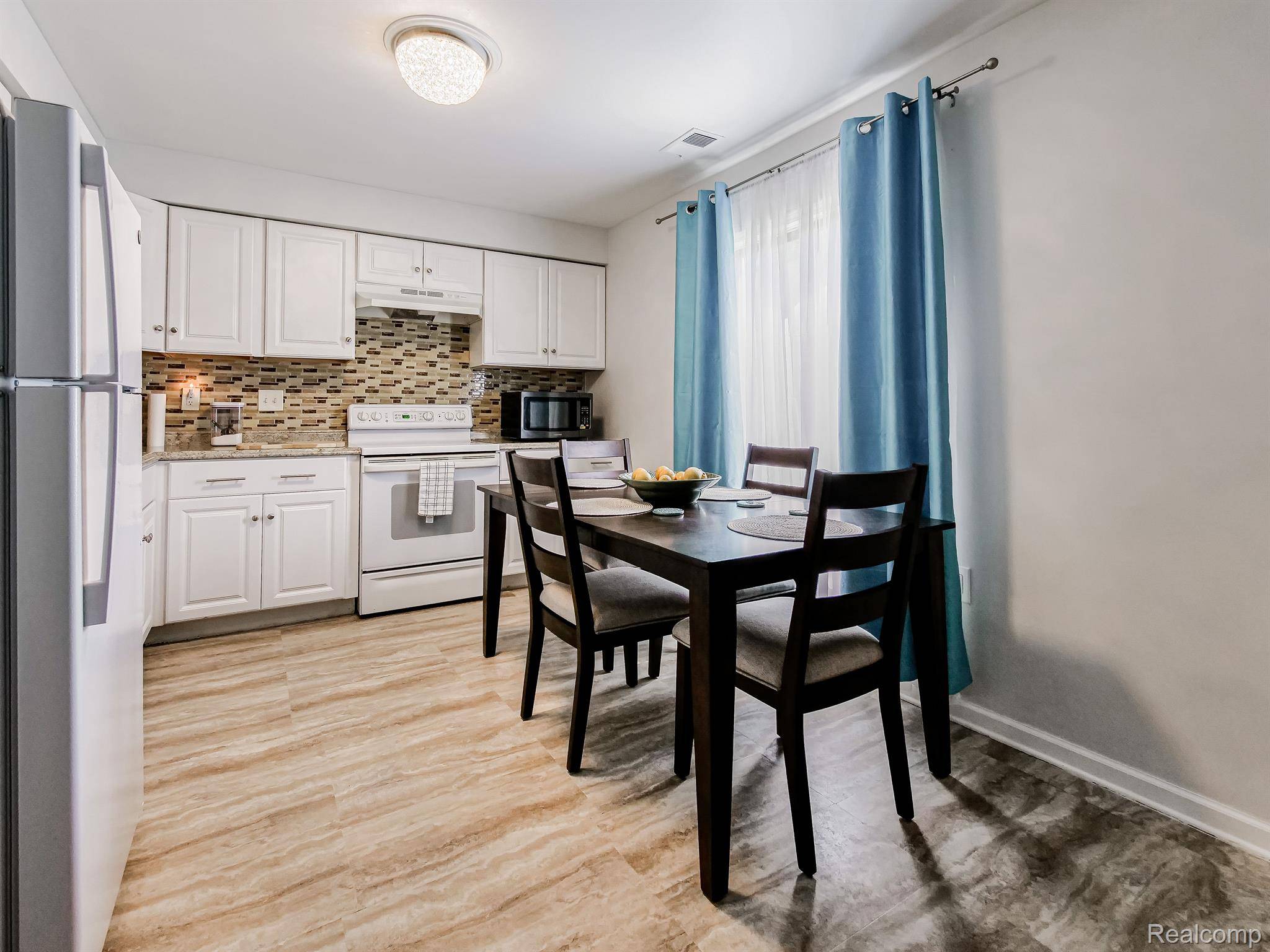 Roseville, MI 48066,17927 PHYLLIS ST