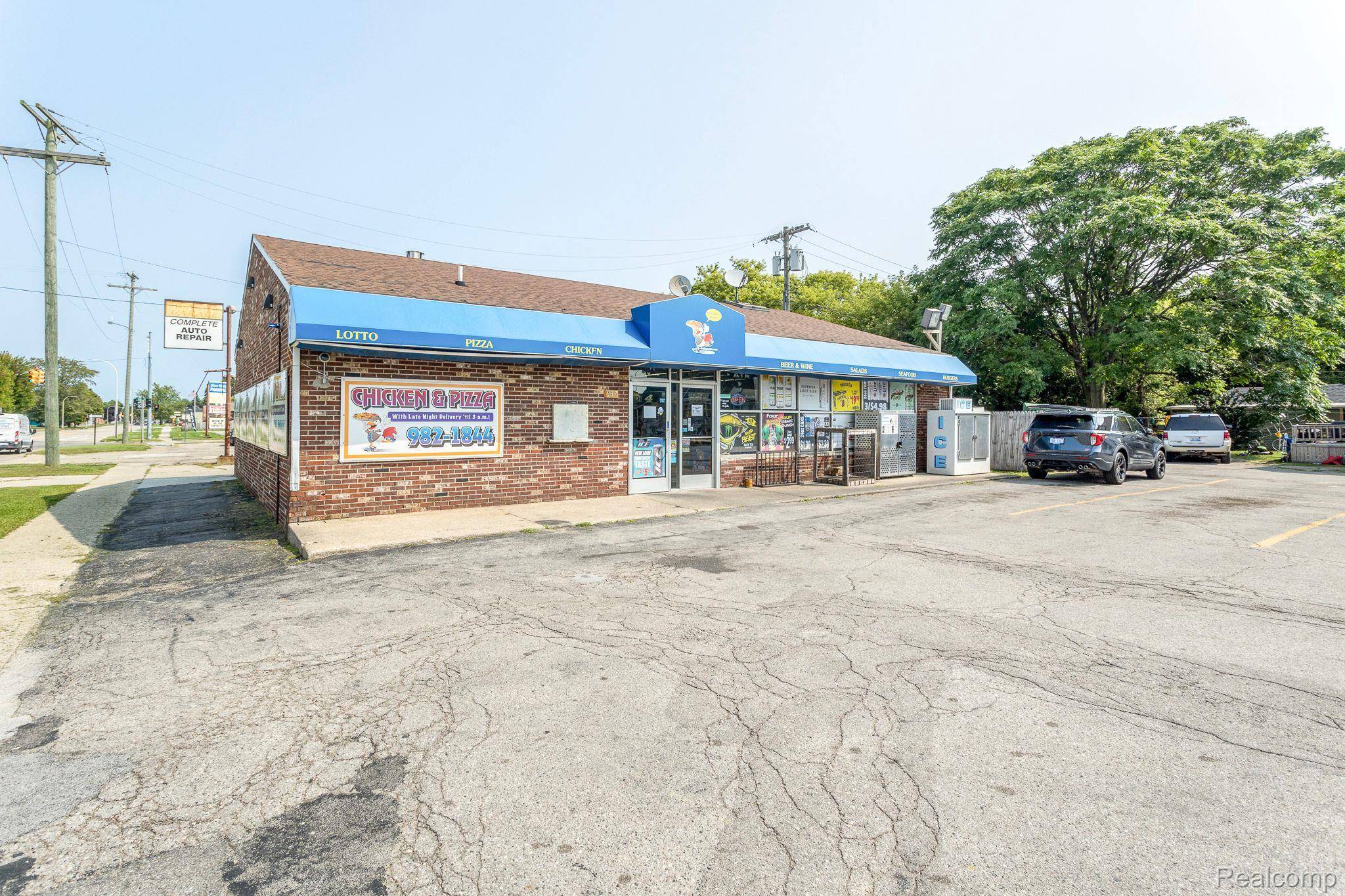 Port Huron, MI 48060,937 OAK ST