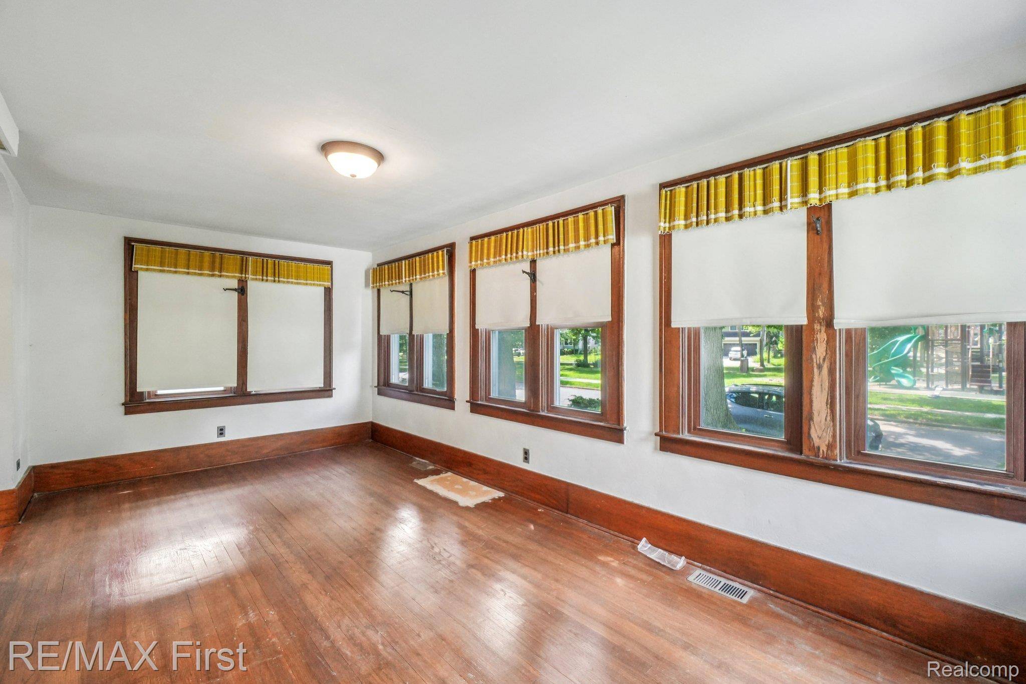 Royal Oak, MI 48067,325 California AVE