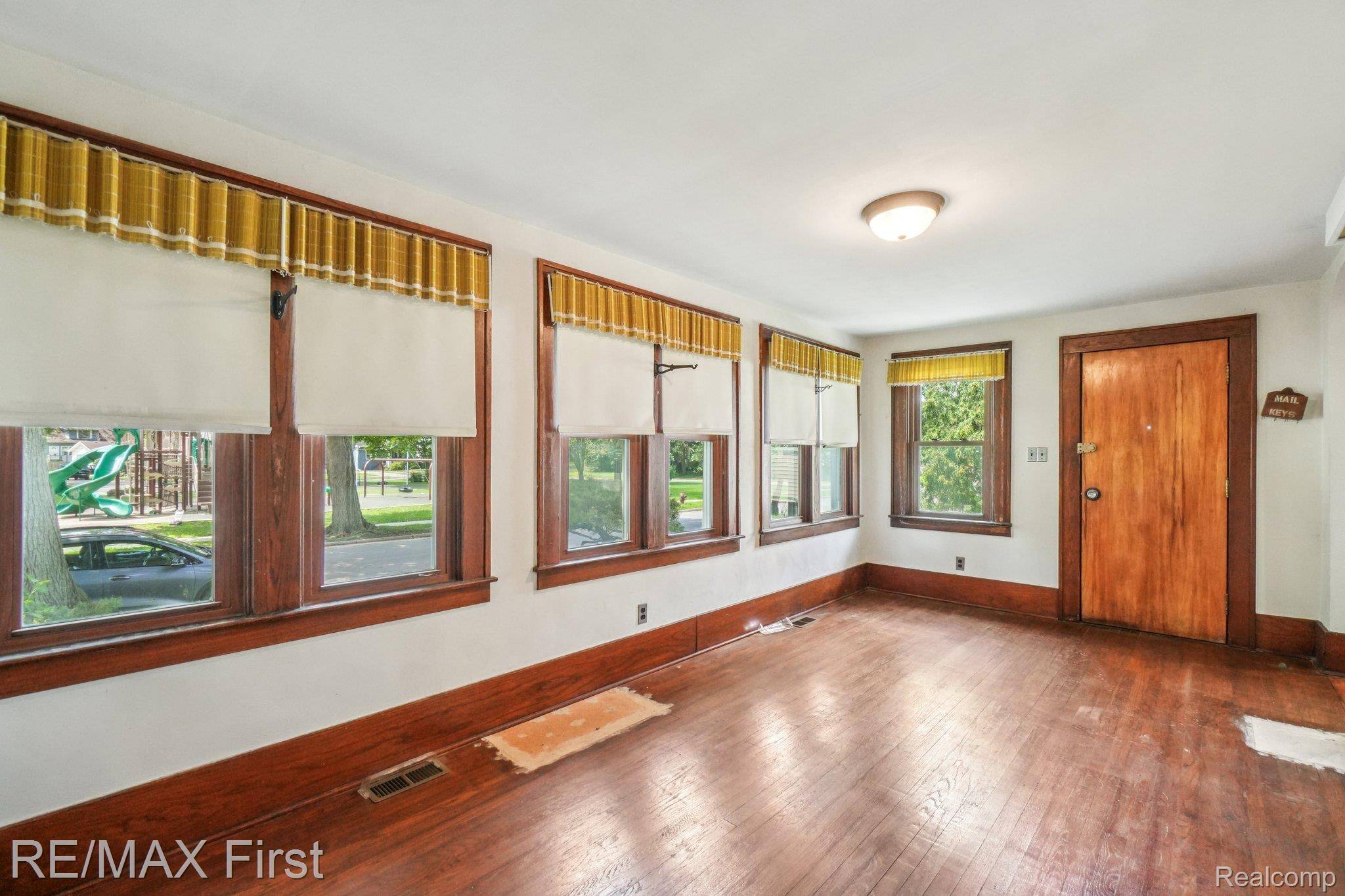 Royal Oak, MI 48067,325 California AVE