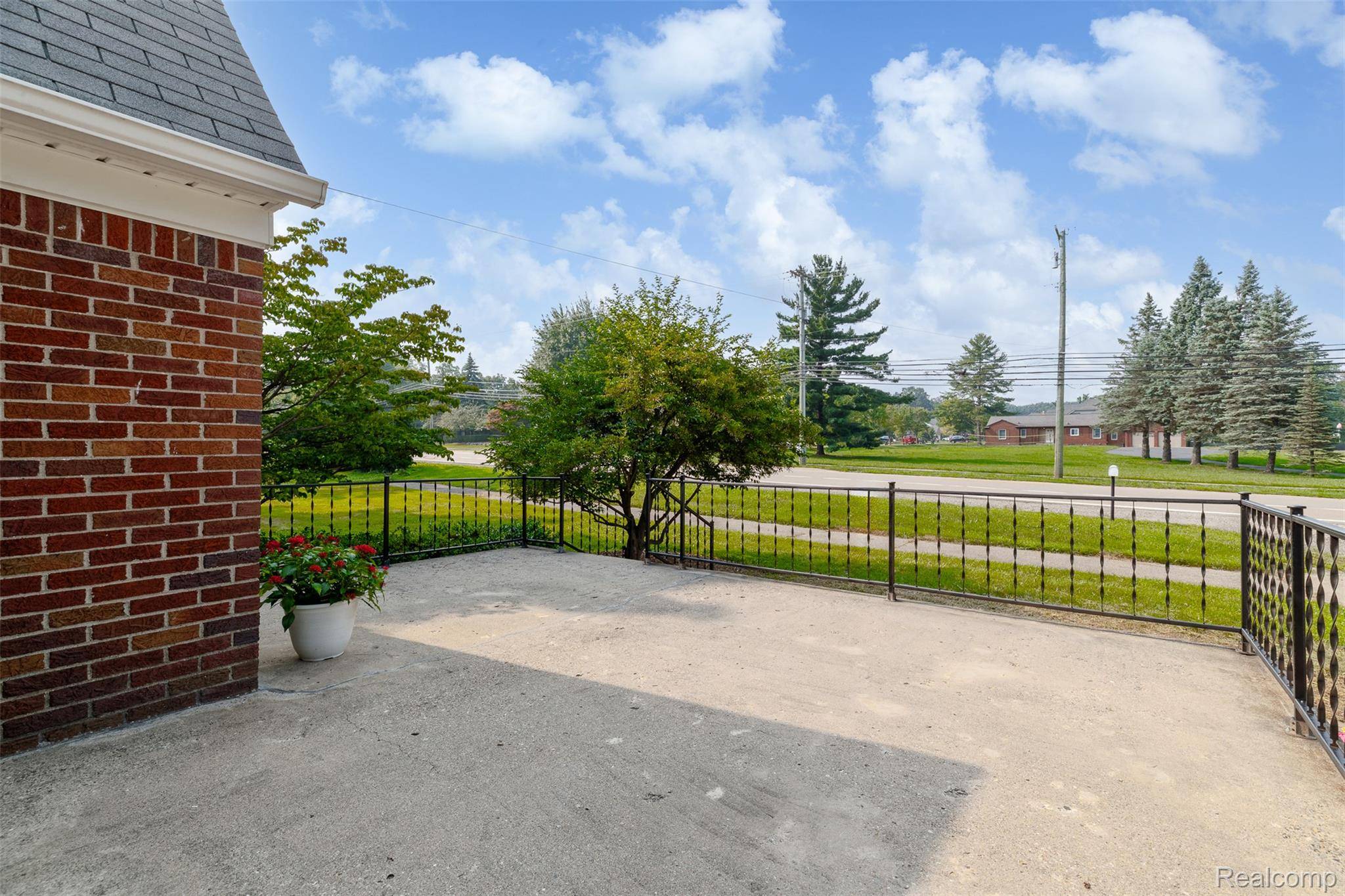 Rochester Hills, MI 48307,514 E Avon RD