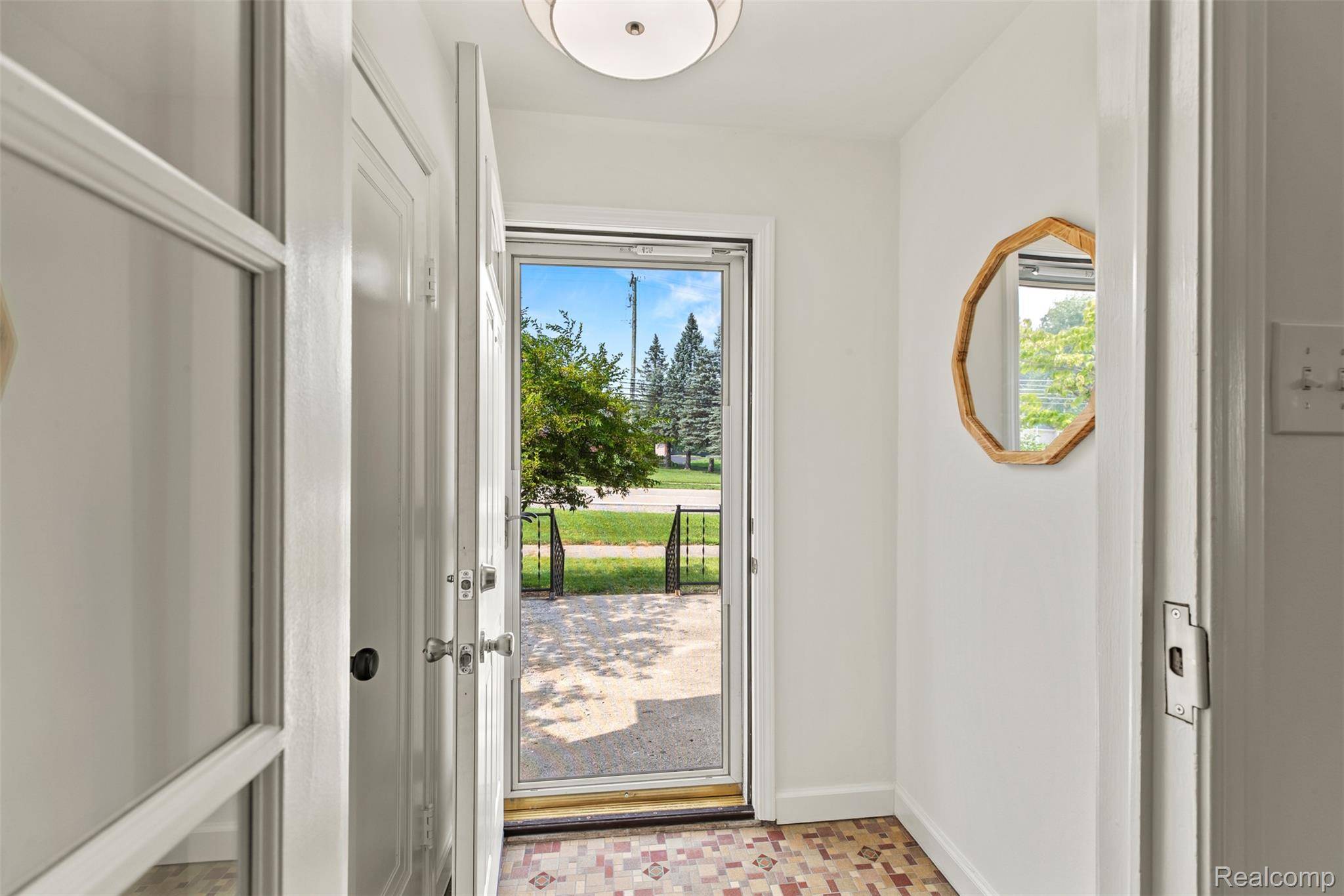 Rochester Hills, MI 48307,514 E Avon RD