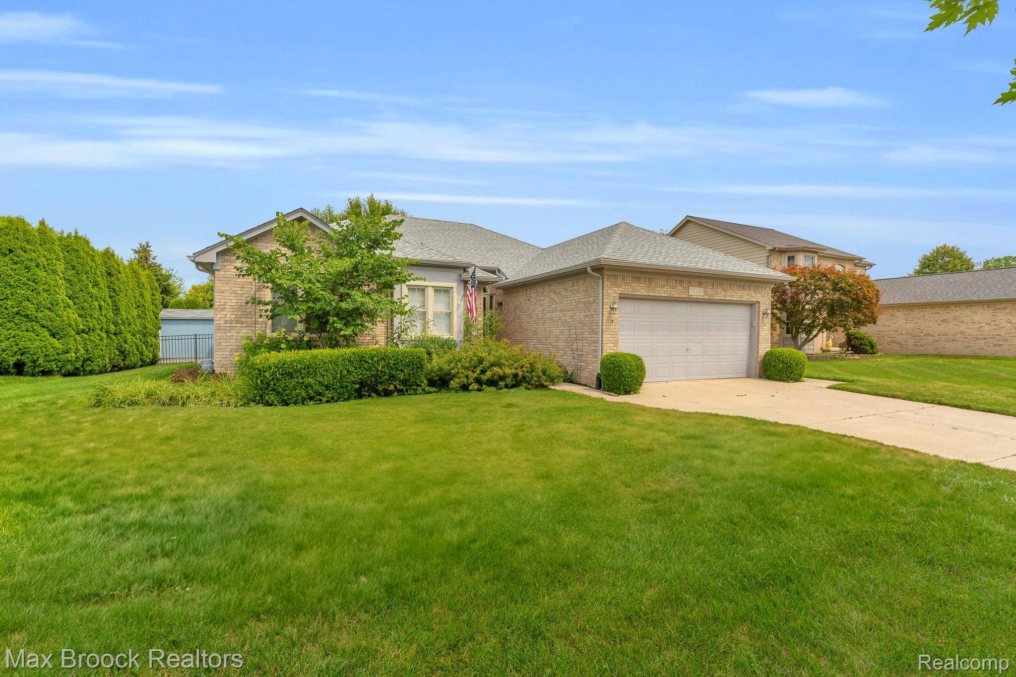 Macomb, MI 48044,21125 Forest Villa DR