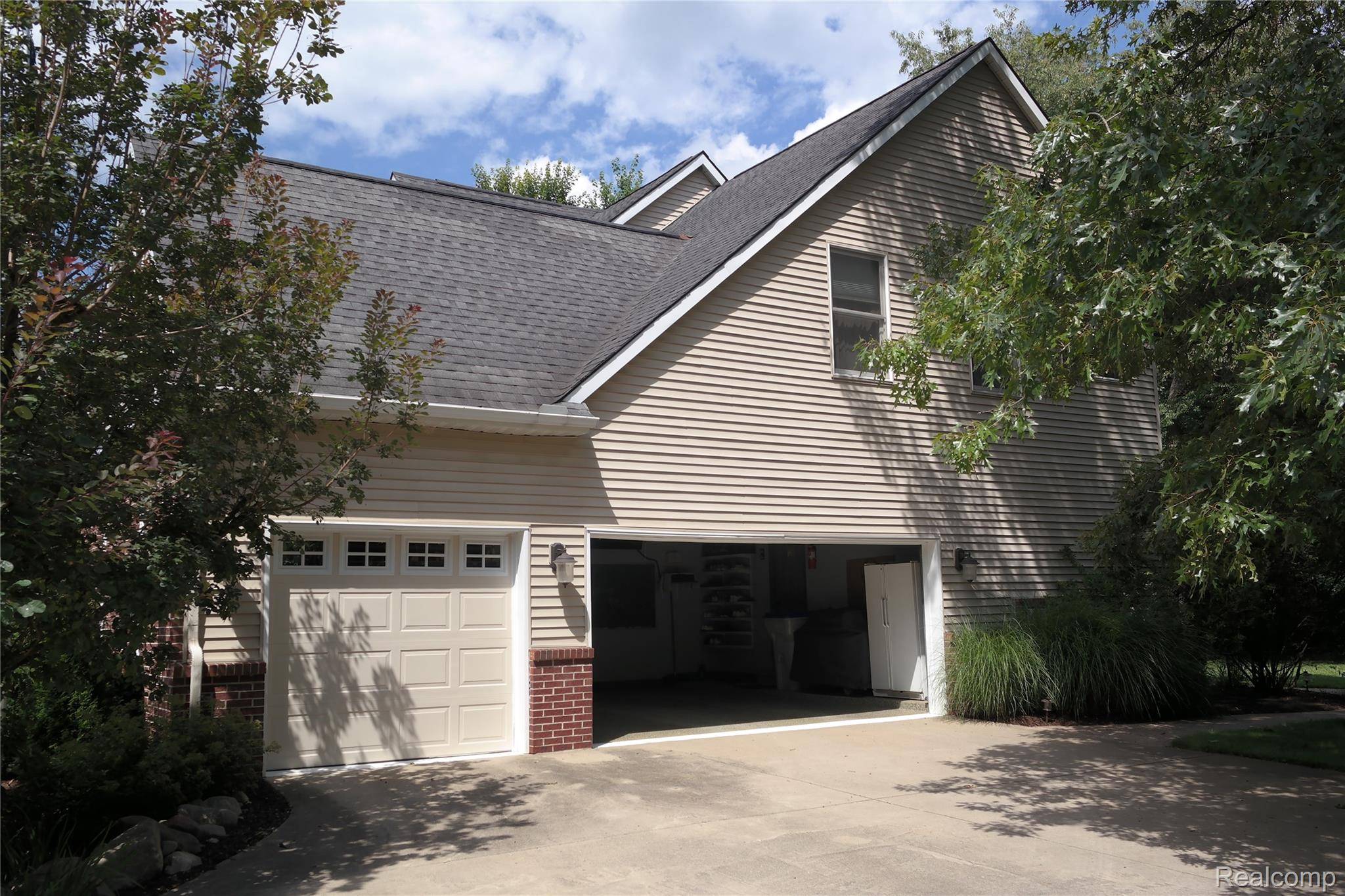 Brighton, MI 48116,8499 Bishop RD