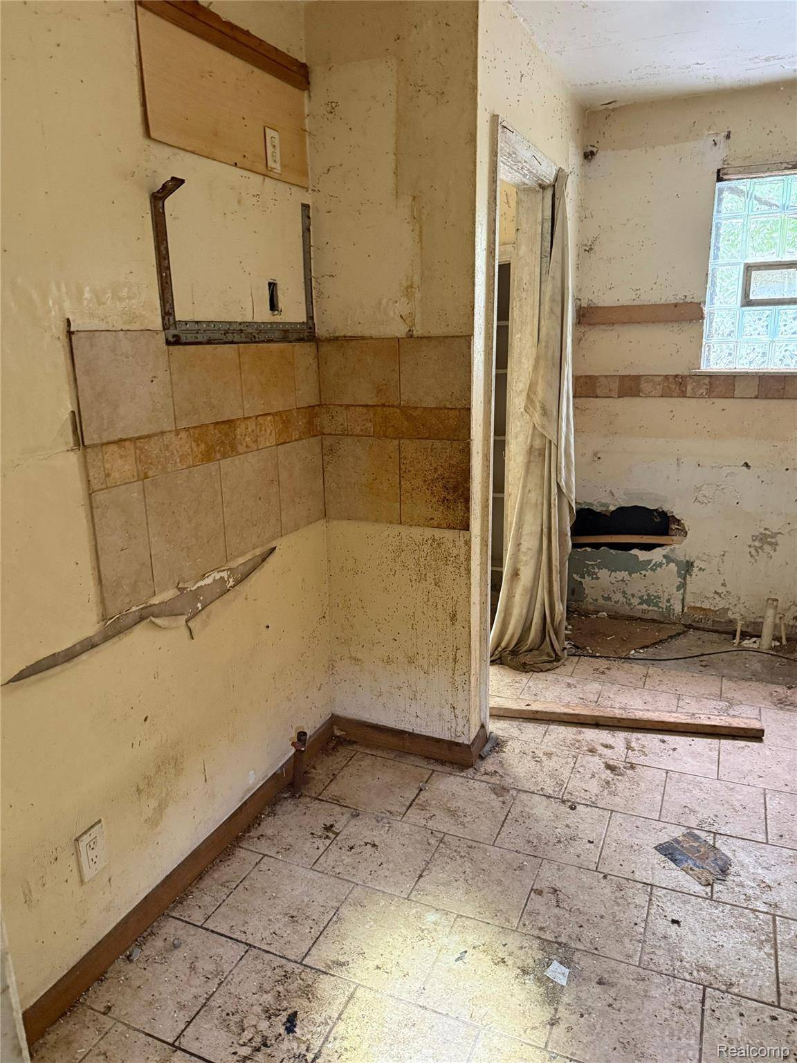 Detroit, MI 48205,19960 Bradford ST