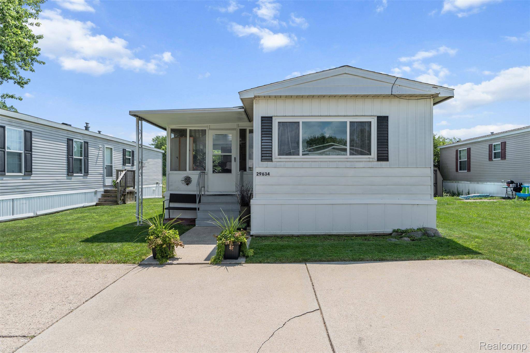 Novi, MI 48377,29634 Carousel ST