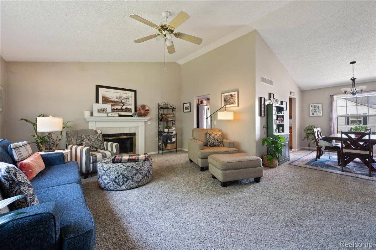 Westland, MI 48185,38472 Emerald LN N