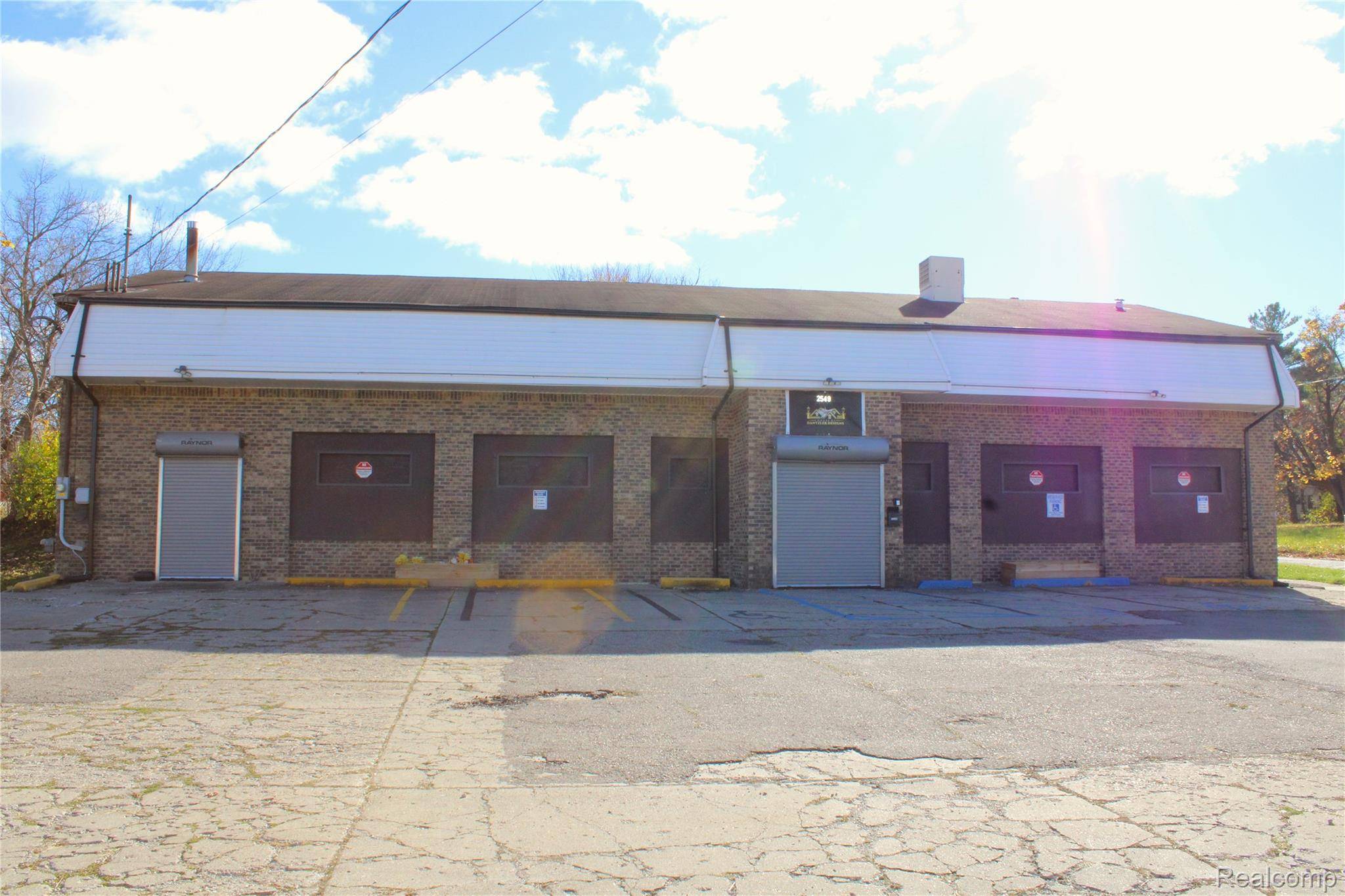 Flint, MI 48503,2549 Corunna RD